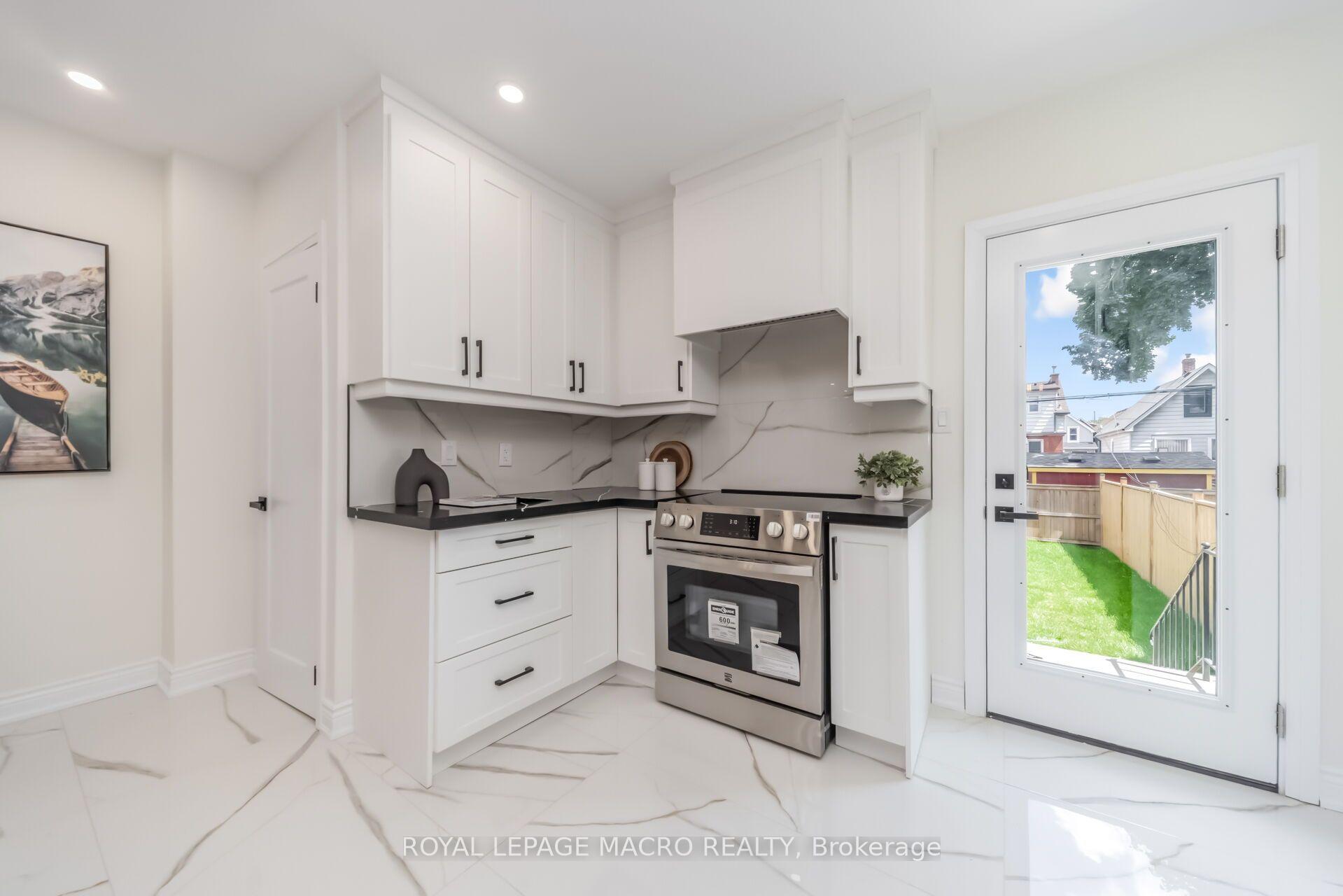 Photo 23 of 40 Glendale Avenue N, Hamilton, Crown Point — HOMEH