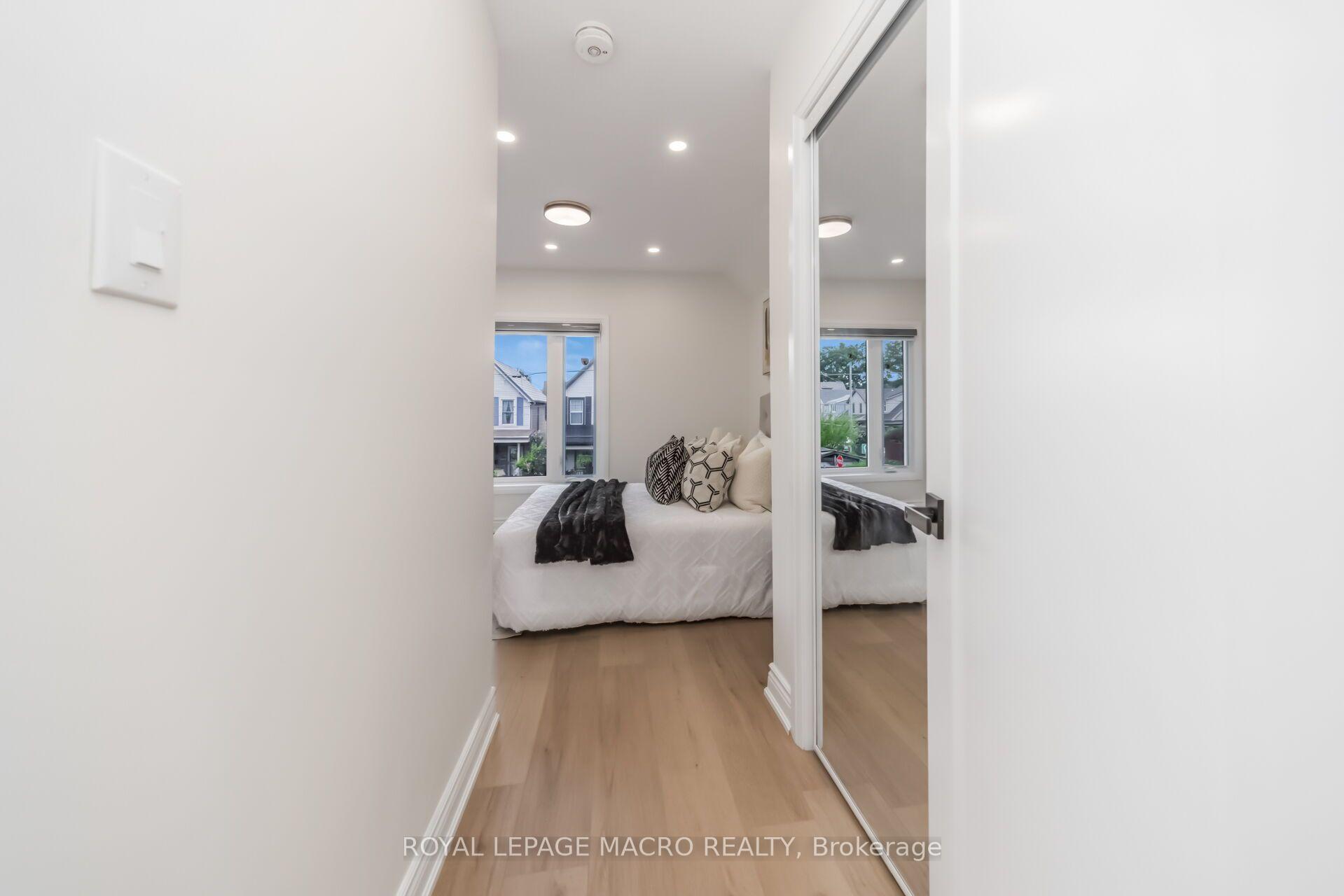 Photo 29 of 40 Glendale Avenue N, Hamilton, Crown Point — HOMEH