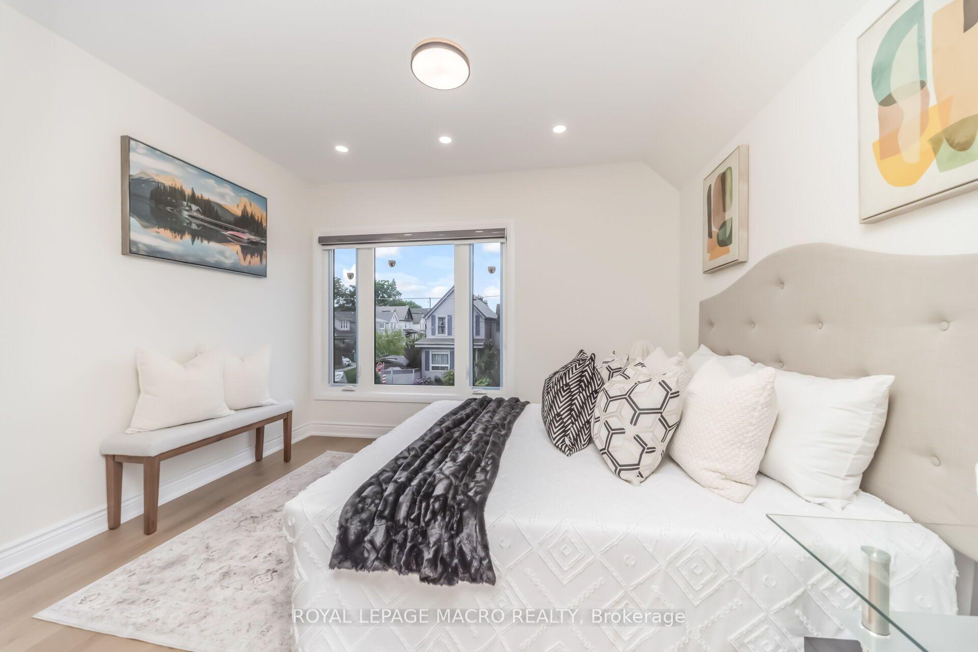 Photo 30 of 40 Glendale Avenue N, Hamilton, Crown Point — HOMEH