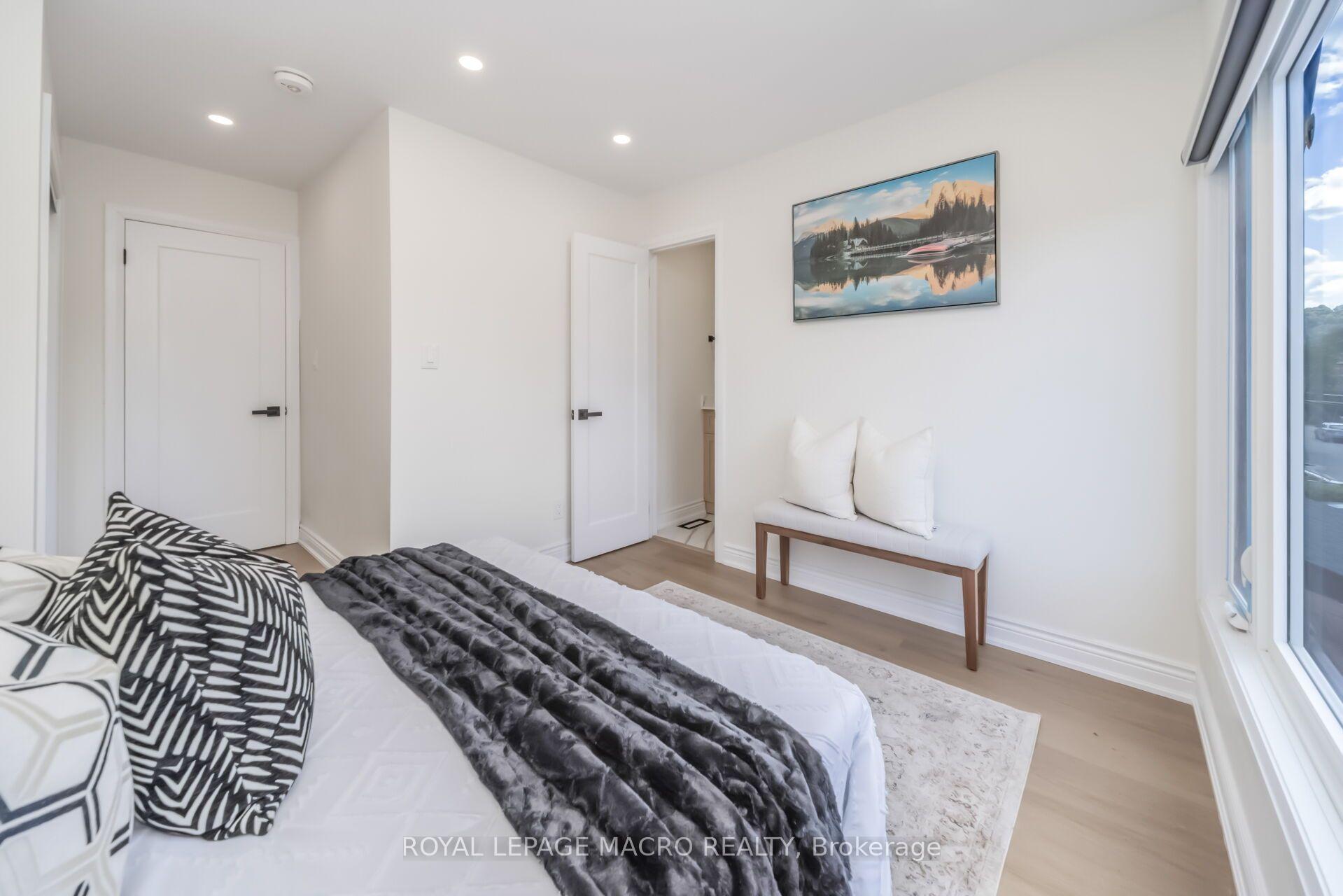 Photo 33 of 40 Glendale Avenue N, Hamilton, Crown Point — HOMEH
