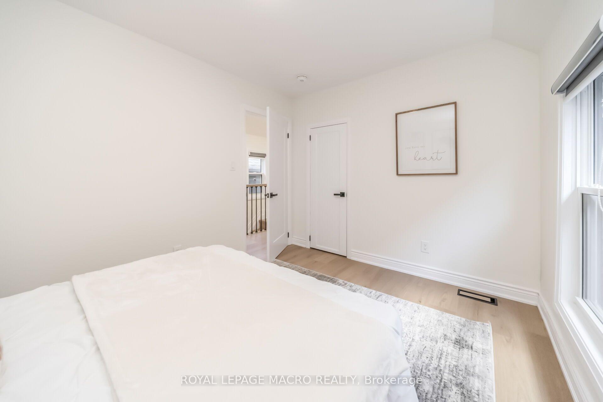 Photo 37 of 40 Glendale Avenue N, Hamilton, Crown Point — HOMEH