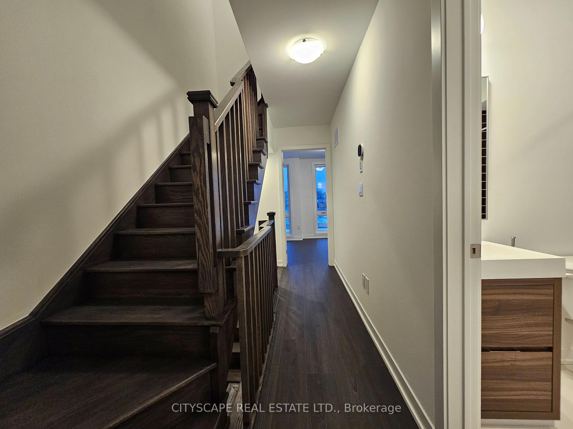 Photo 10 of 32 Deep Roots Terrace, Toronto, Englemount-Lawrence — HOMEH