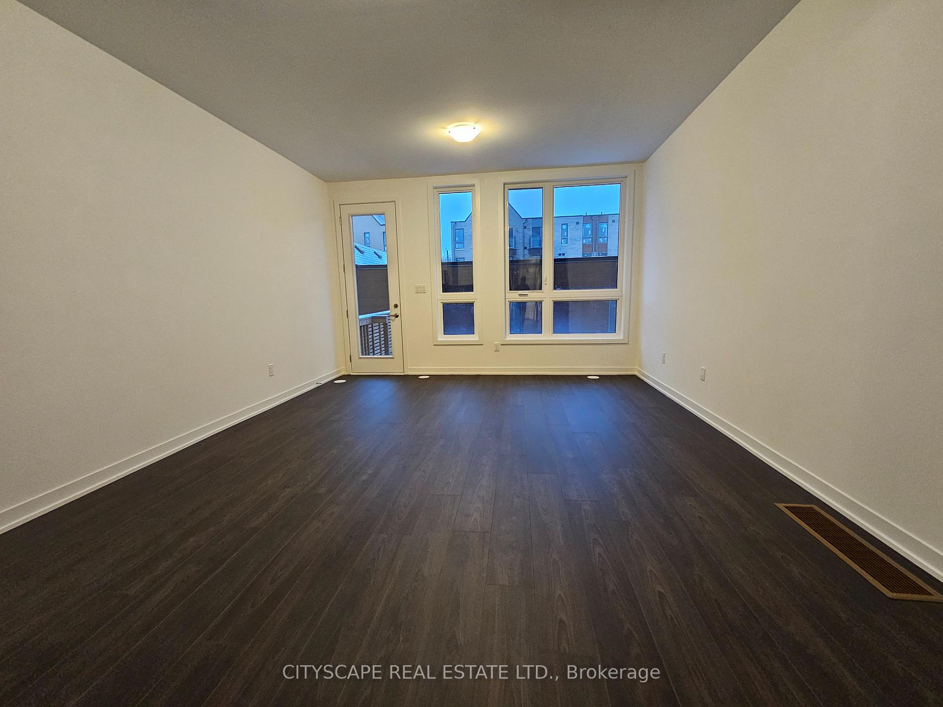 Photo 9 of 32 Deep Roots Terrace, Toronto, Englemount-Lawrence — HOMEH
