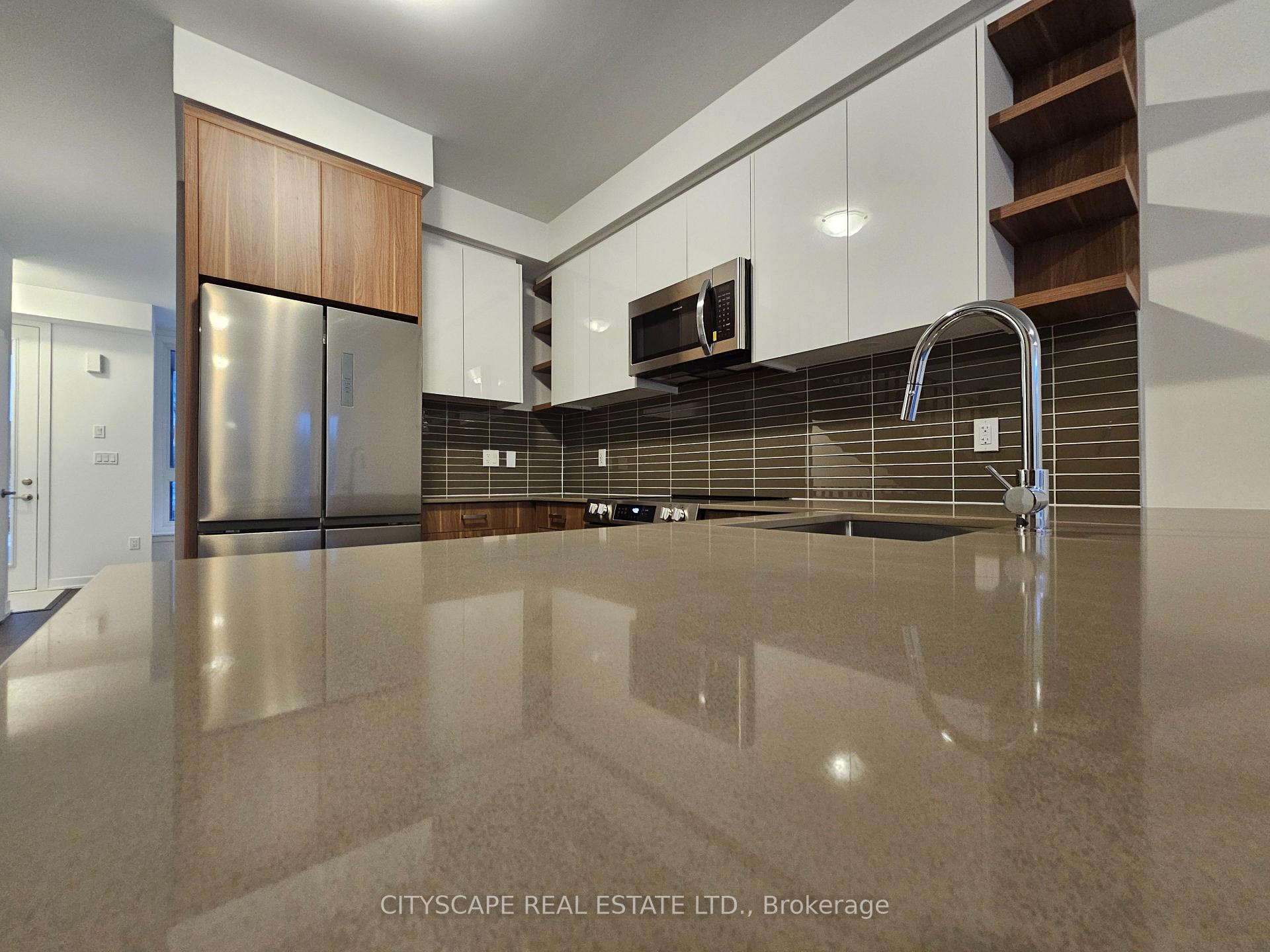 Photo 4 of 32 Deep Roots Terrace, Toronto, Englemount-Lawrence — HOMEH