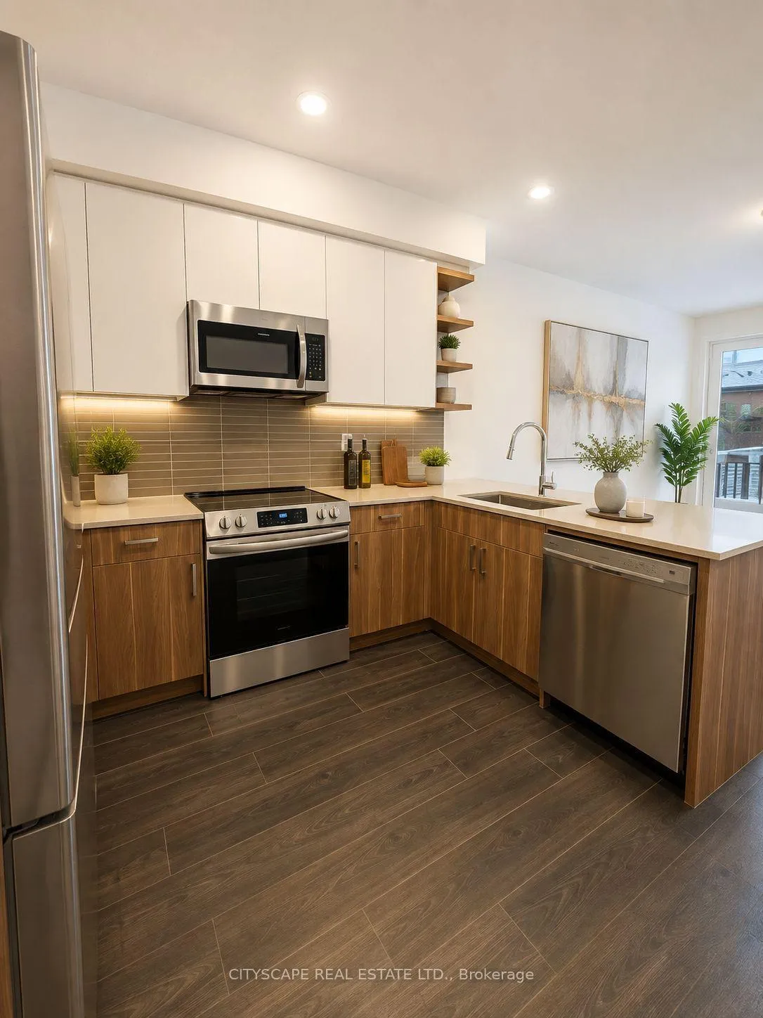 Photo 3 of 32 Deep Roots Terrace, Toronto, Englemount-Lawrence — HOMEH