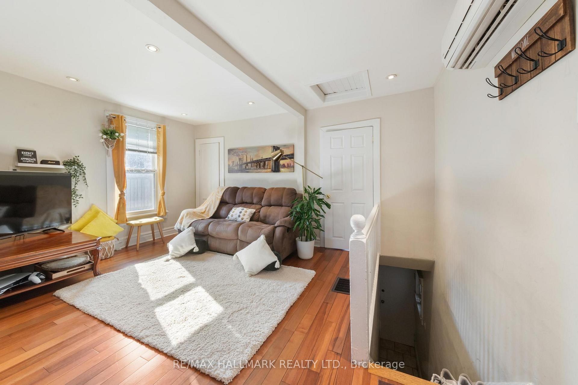 Photo 3 of 25 Norwood Terrace, Toronto, East End-Danforth — HOMEH