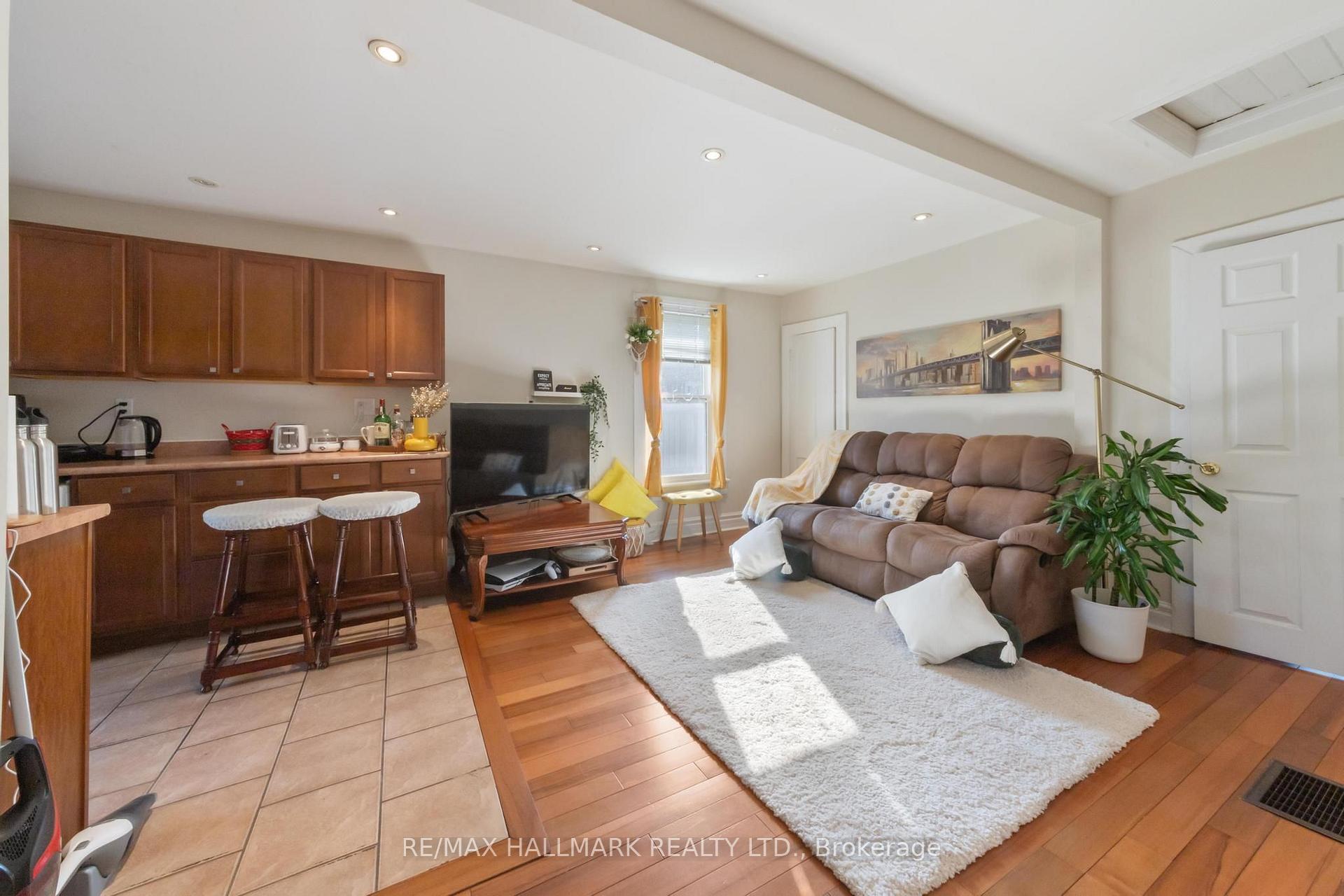 Photo 4 of 25 Norwood Terrace, Toronto, East End-Danforth — HOMEH
