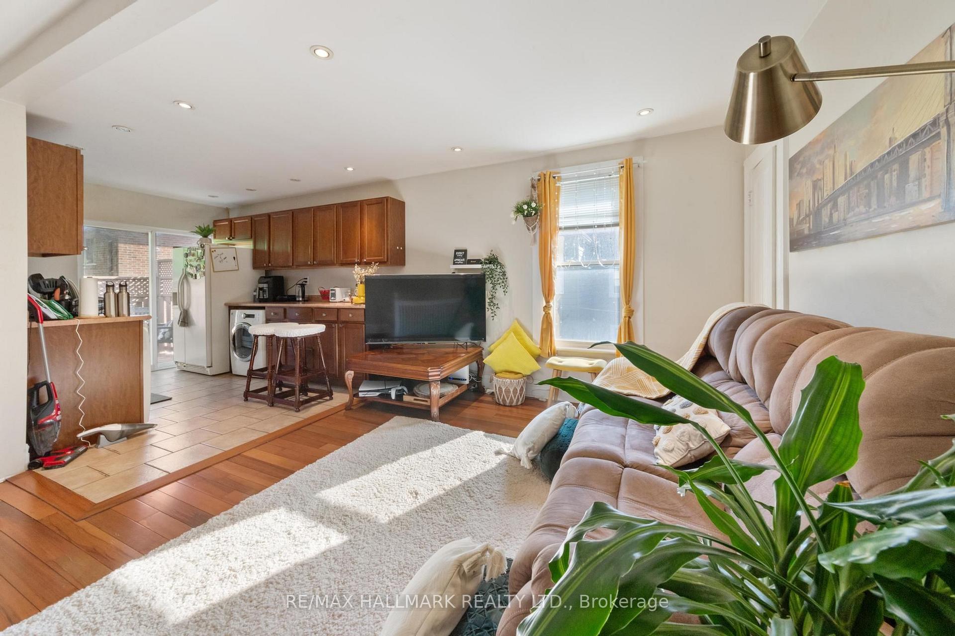 Photo 5 of 25 Norwood Terrace, Toronto, East End-Danforth — HOMEH