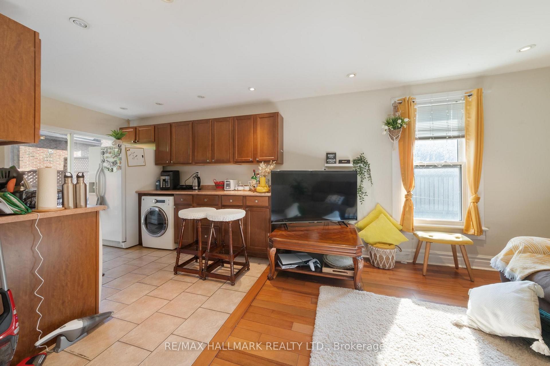 Photo 6 of 25 Norwood Terrace, Toronto, East End-Danforth — HOMEH