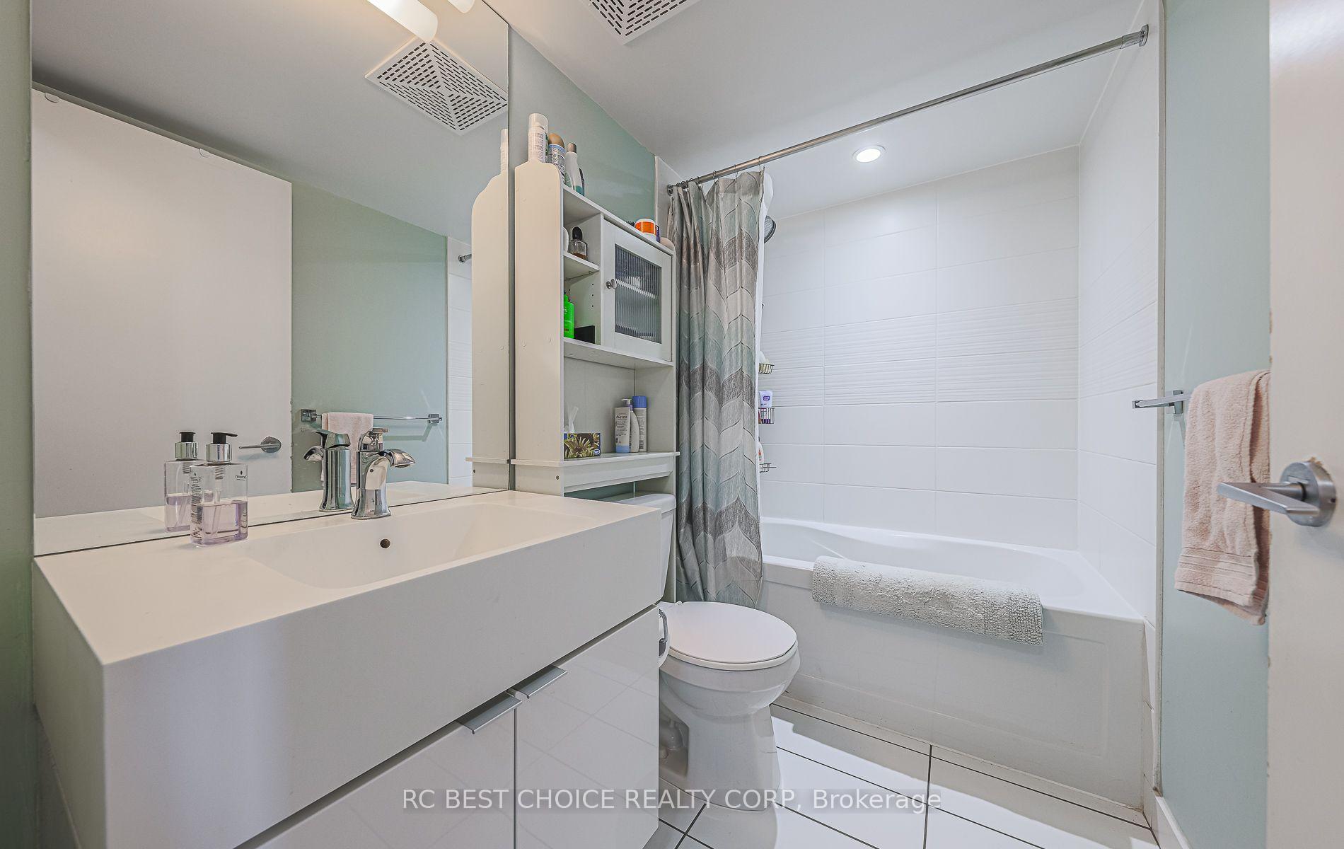 Photo 13 of Unit 1501, 21 Iceboat Terrace N, Toronto, Waterfront Communities — HOMEH