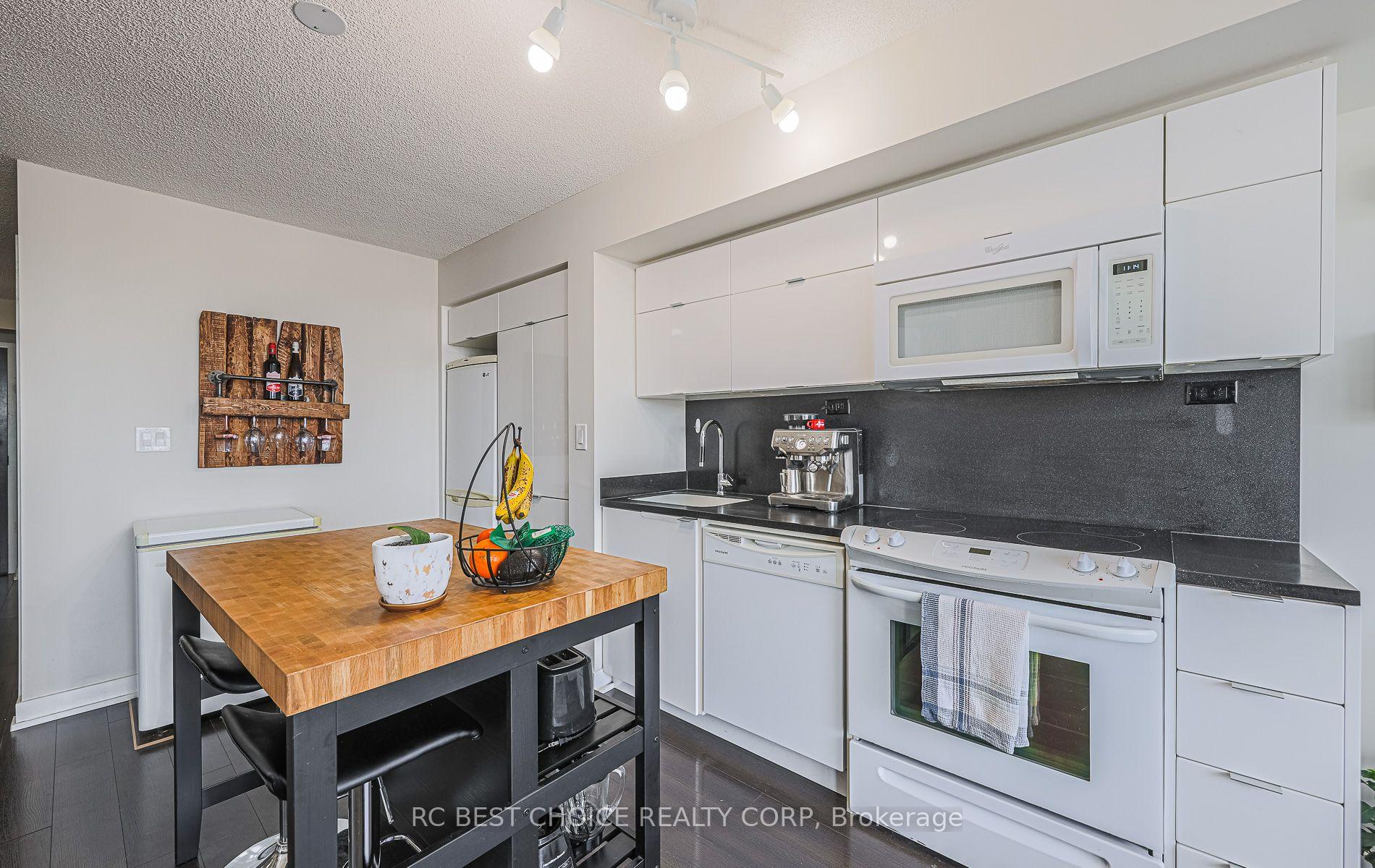 Photo 16 of Unit 1501, 21 Iceboat Terrace N, Toronto, Waterfront Communities — HOMEH