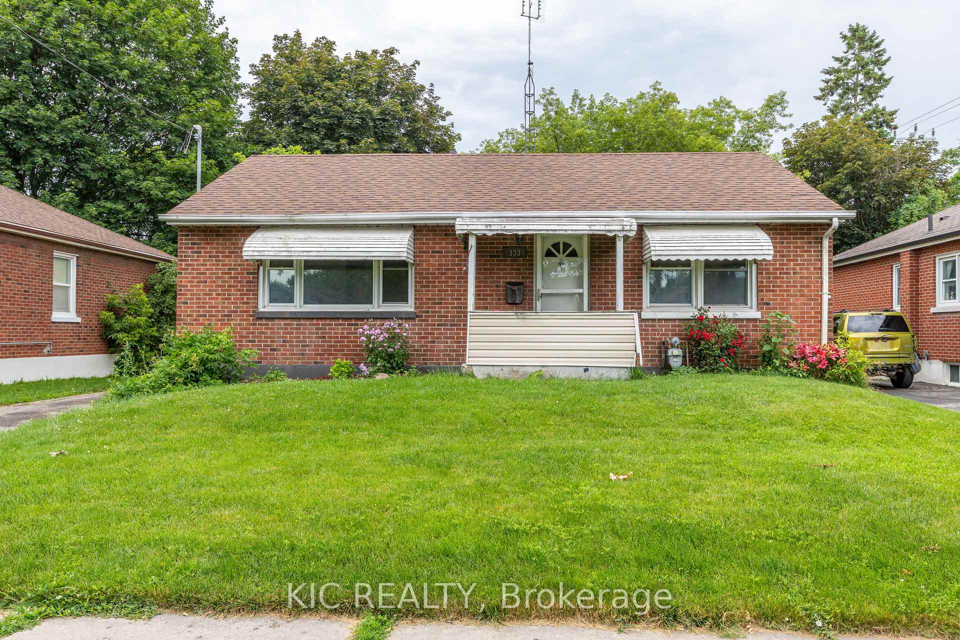 Front of 333 Cadillac Avenue S