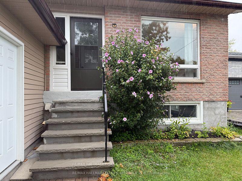 Photo 2 of 47 Metro Road S, Georgina, Keswick North — HOMEH