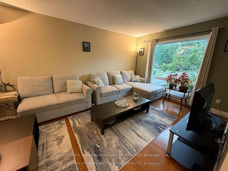 Photo 3 of 47 Metro Road S, Georgina, Keswick North — HOMEH