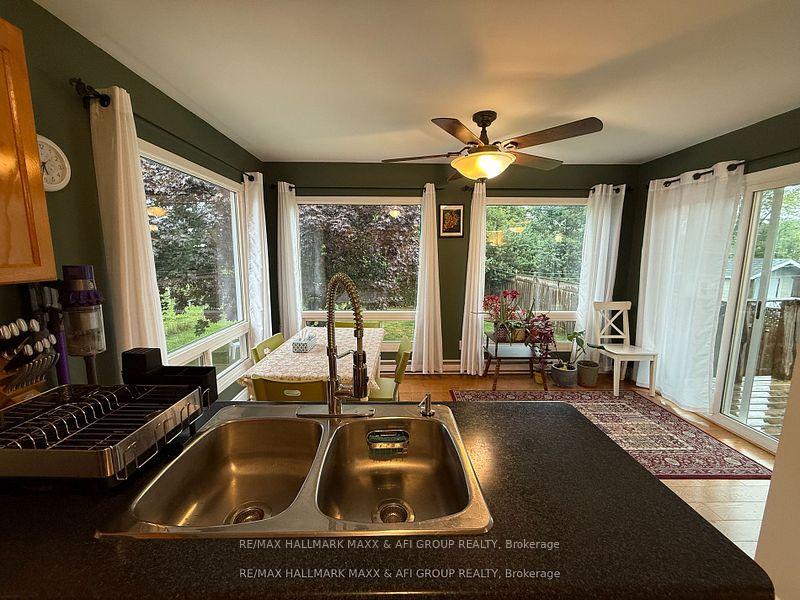 Photo 11 of 47 Metro Road S, Georgina, Keswick North — HOMEH