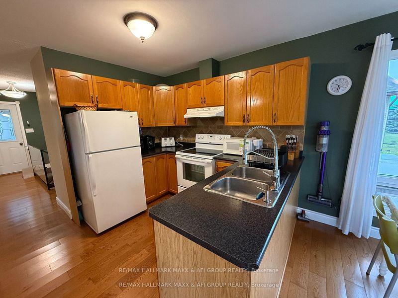 Photo 12 of 47 Metro Road S, Georgina, Keswick North — HOMEH