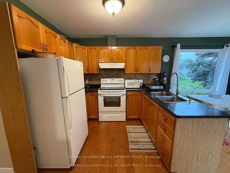 Photo 13 of 47 Metro Road S, Georgina, Keswick North — HOMEH