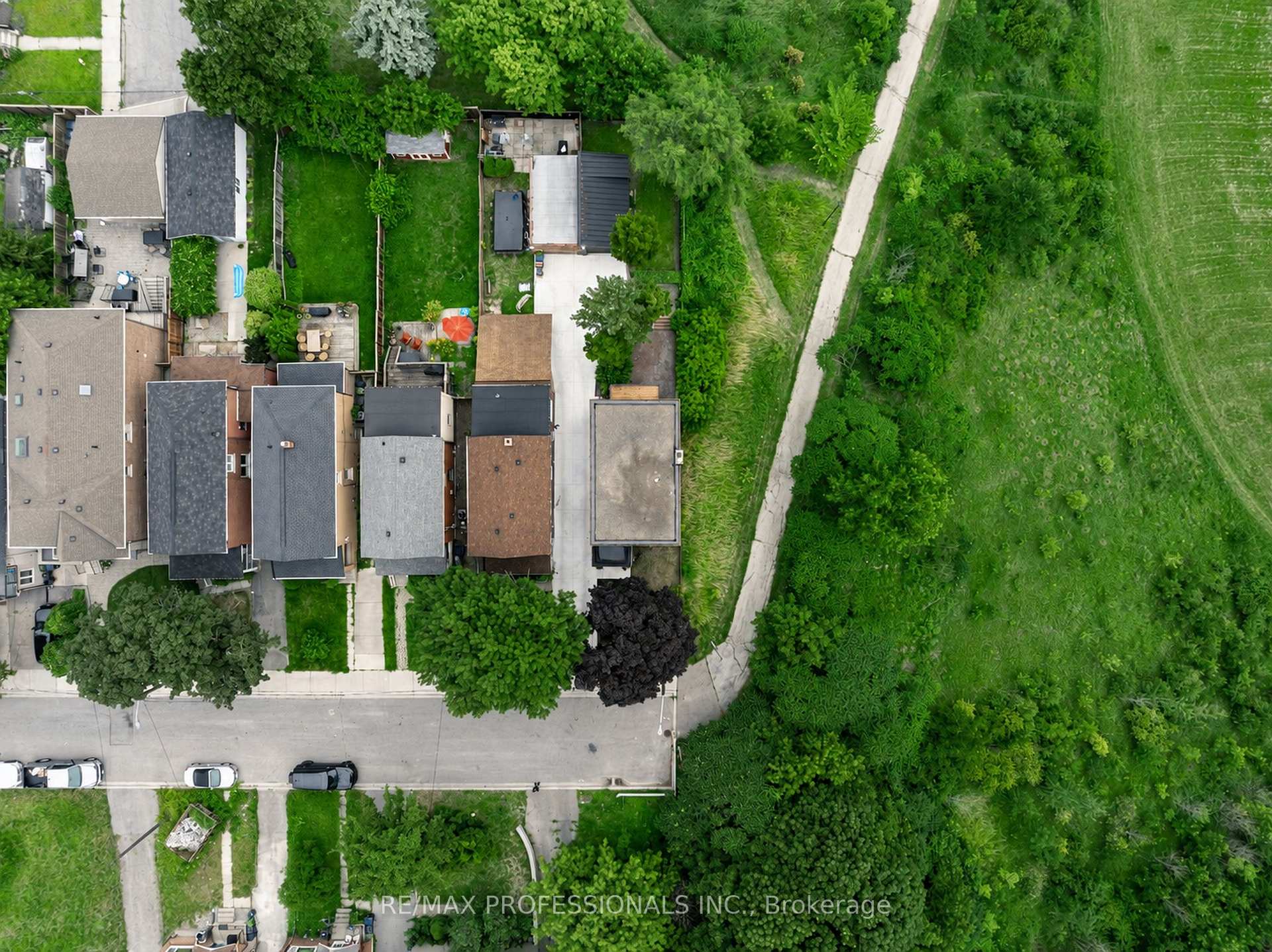 Photo 3 of 19 Arnold Avenue, Toronto, Rockcliffe-Smythe — HOMEH