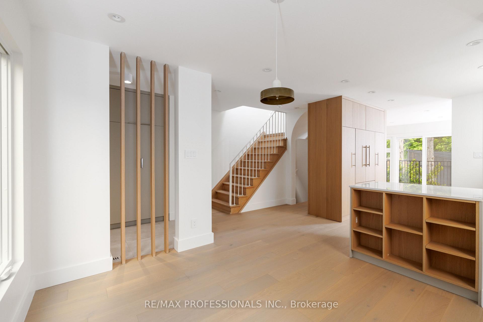 Photo 5 of 19 Arnold Avenue, Toronto, Rockcliffe-Smythe — HOMEH