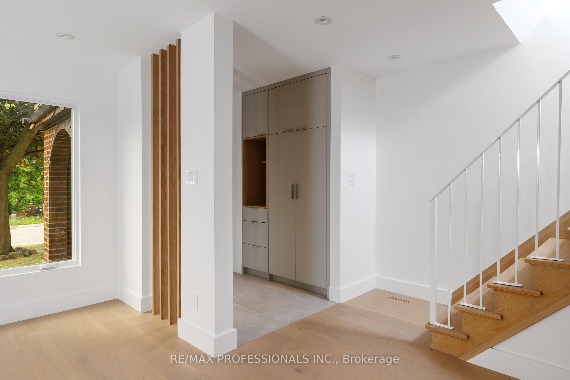 Photo 6 of 19 Arnold Avenue, Toronto, Rockcliffe-Smythe — HOMEH