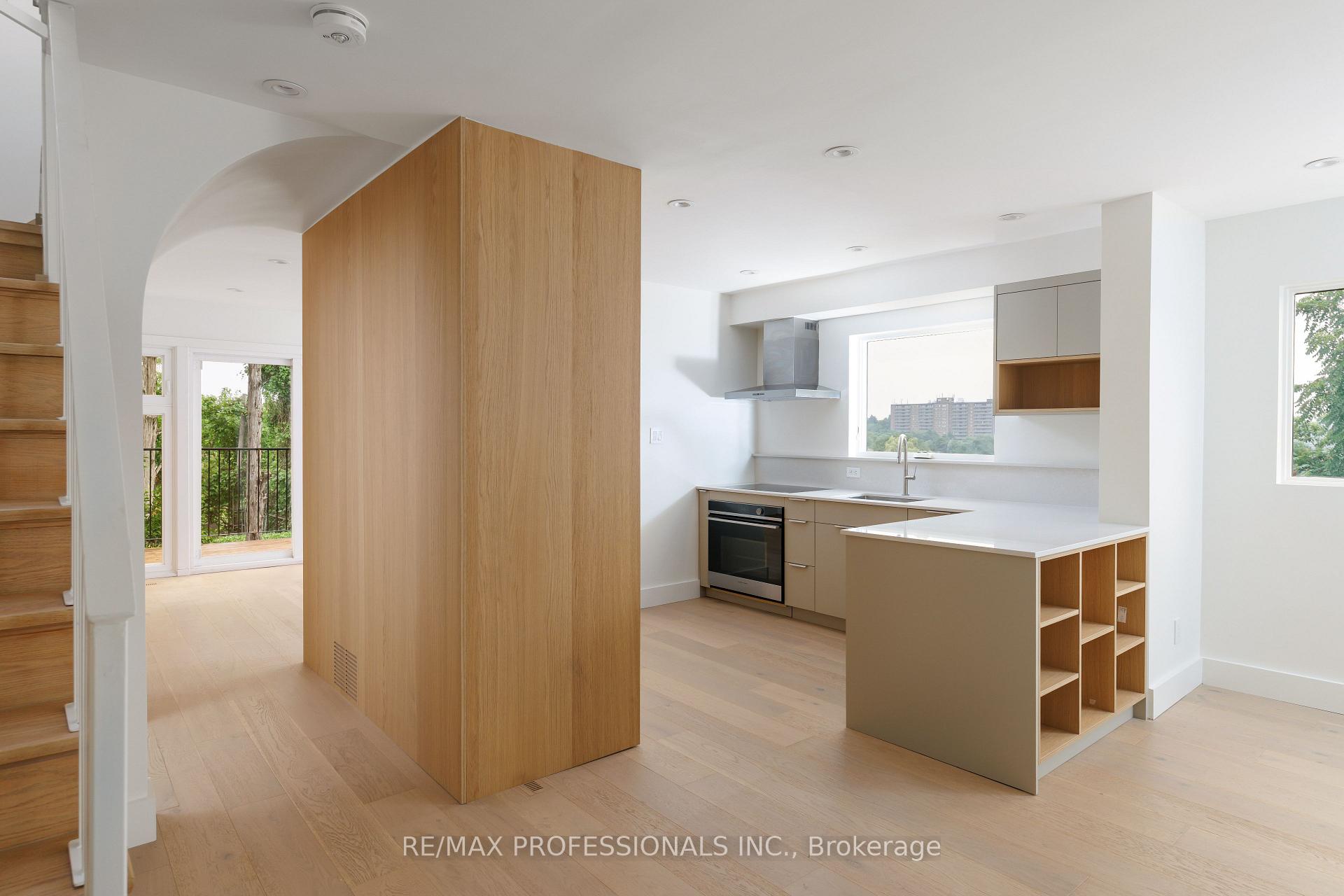 Photo 7 of 19 Arnold Avenue, Toronto, Rockcliffe-Smythe — HOMEH