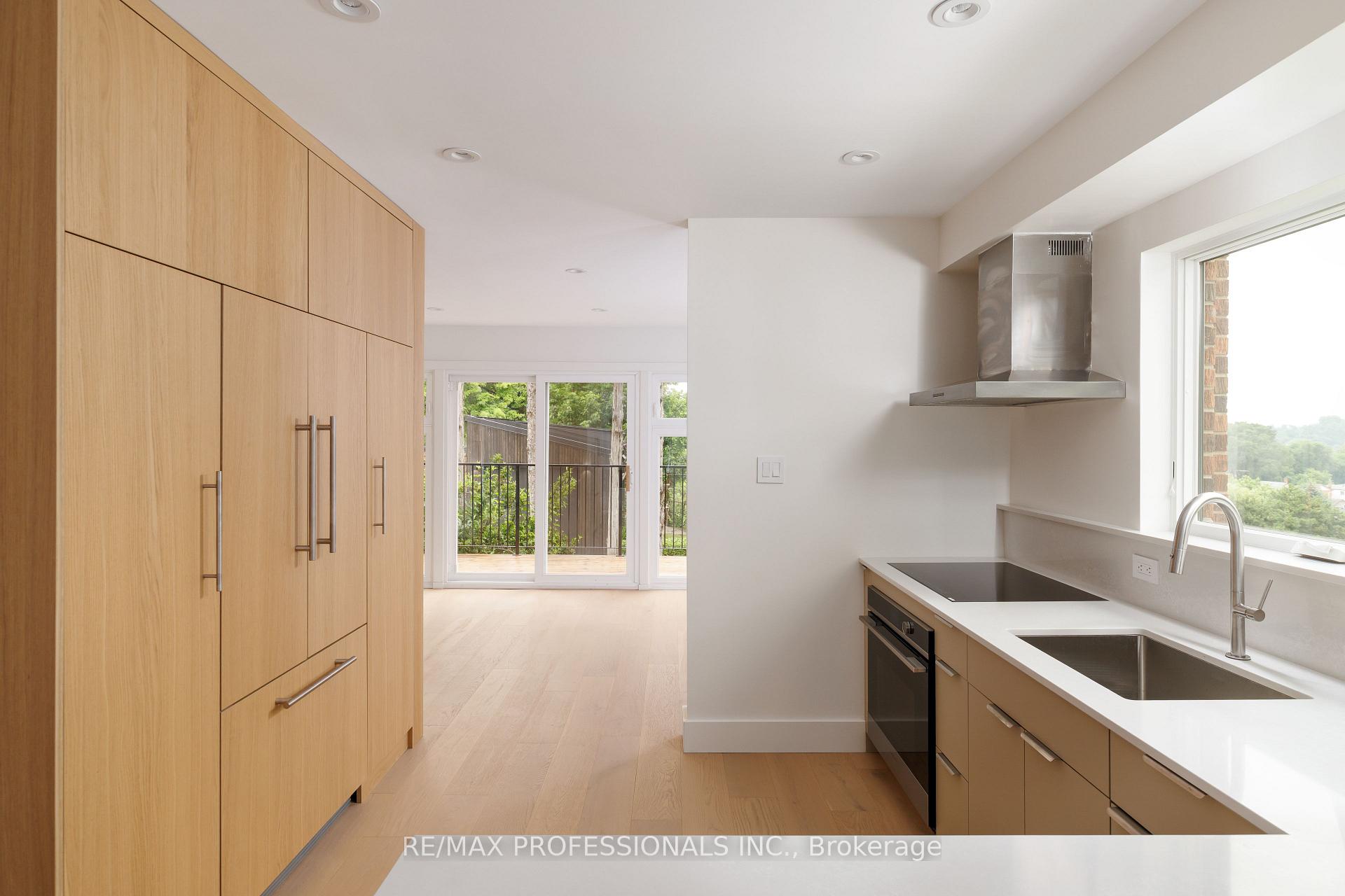 Photo 8 of 19 Arnold Avenue, Toronto, Rockcliffe-Smythe — HOMEH
