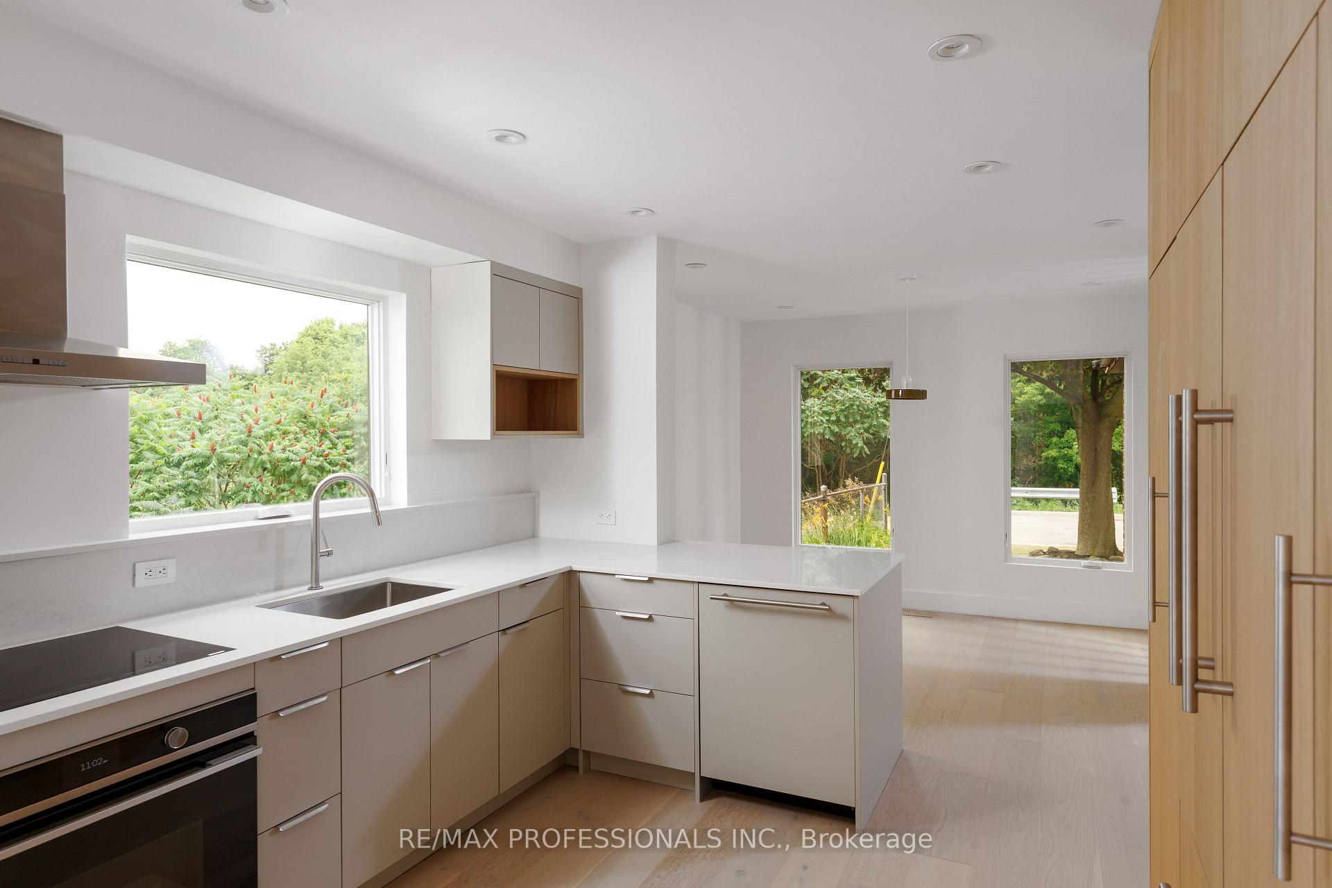 Photo 9 of 19 Arnold Avenue, Toronto, Rockcliffe-Smythe — HOMEH