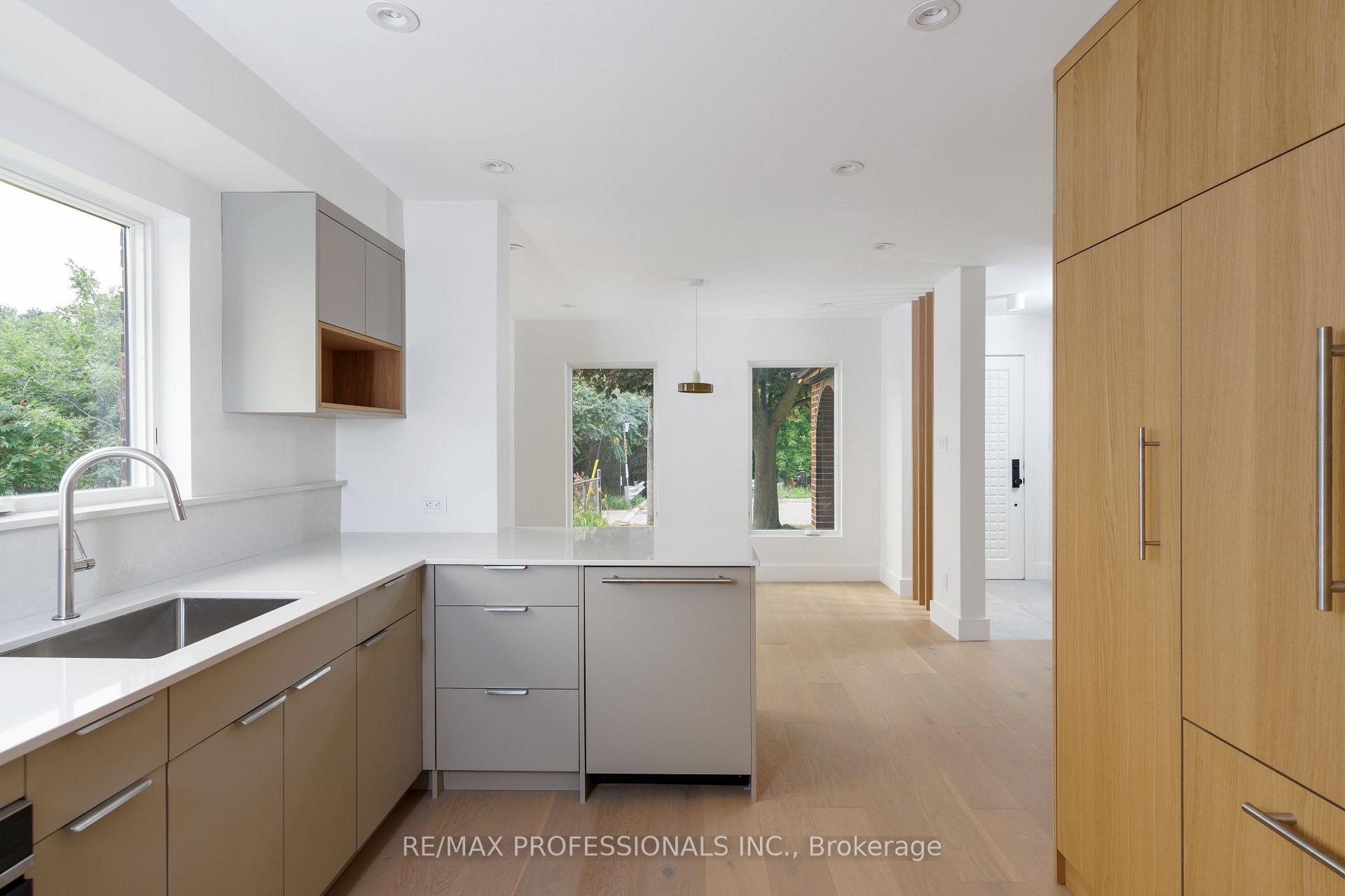 Photo 10 of 19 Arnold Avenue, Toronto, Rockcliffe-Smythe — HOMEH