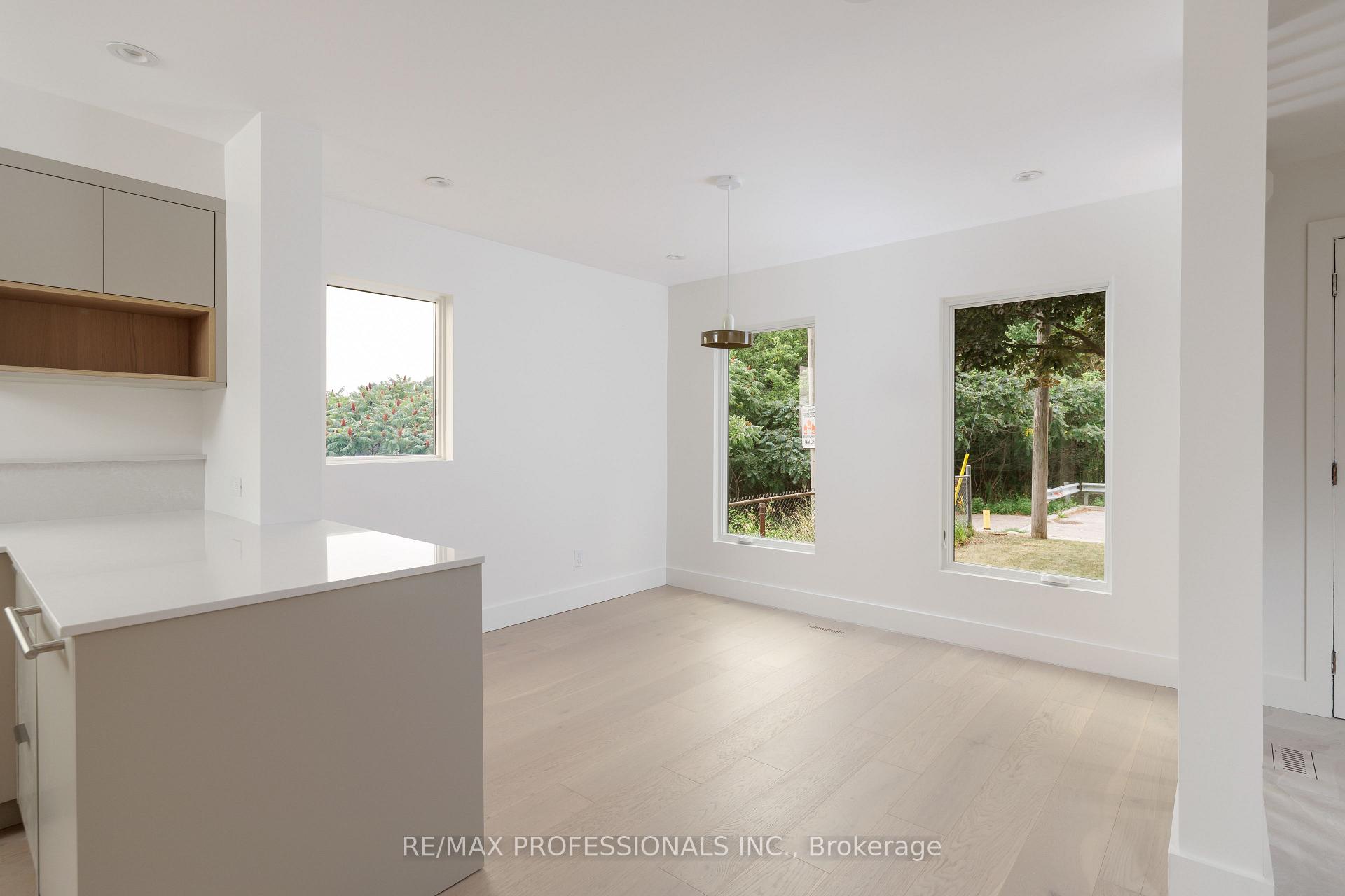 Photo 11 of 19 Arnold Avenue, Toronto, Rockcliffe-Smythe — HOMEH