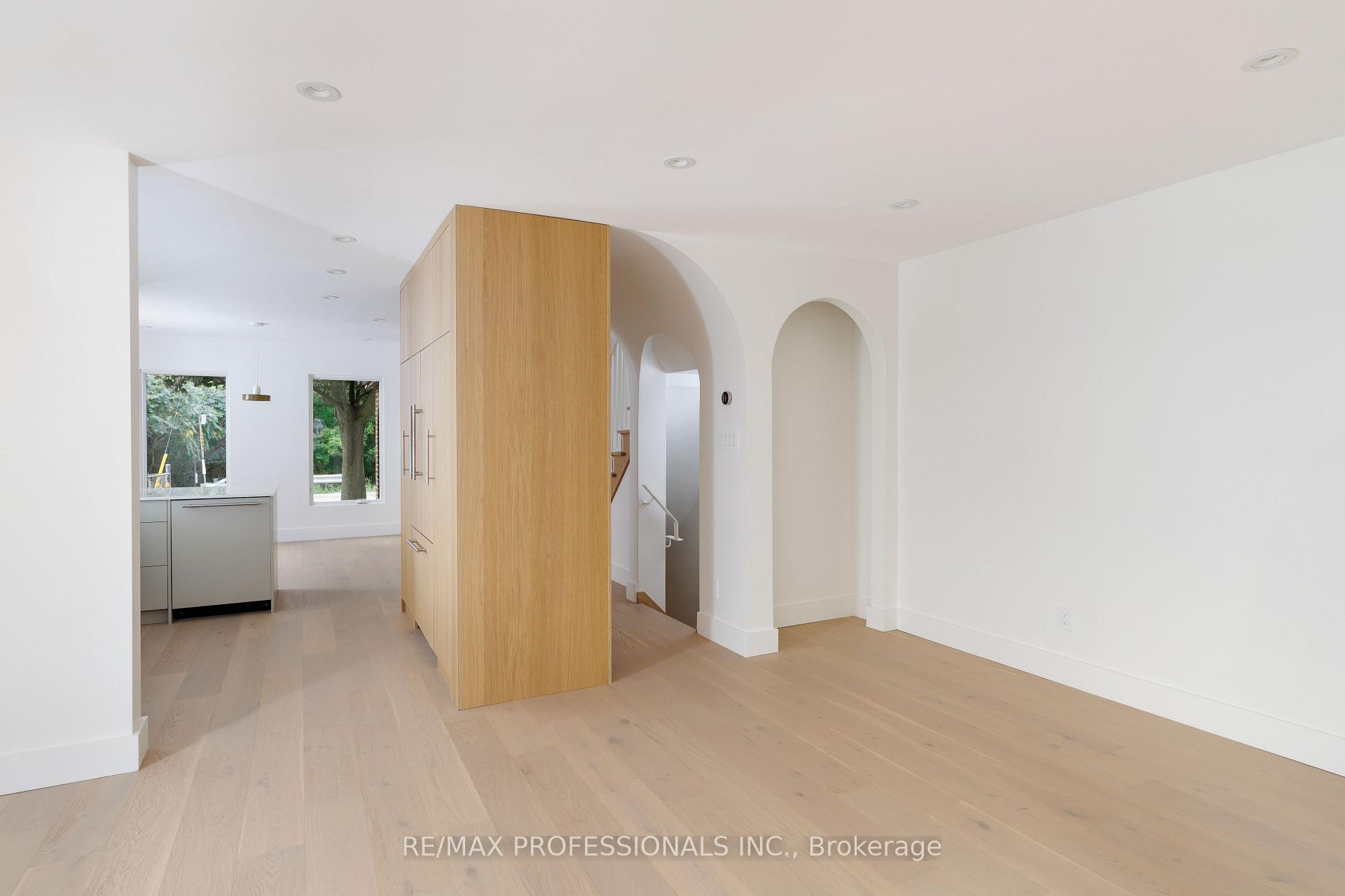 Photo 16 of 19 Arnold Avenue, Toronto, Rockcliffe-Smythe — HOMEH
