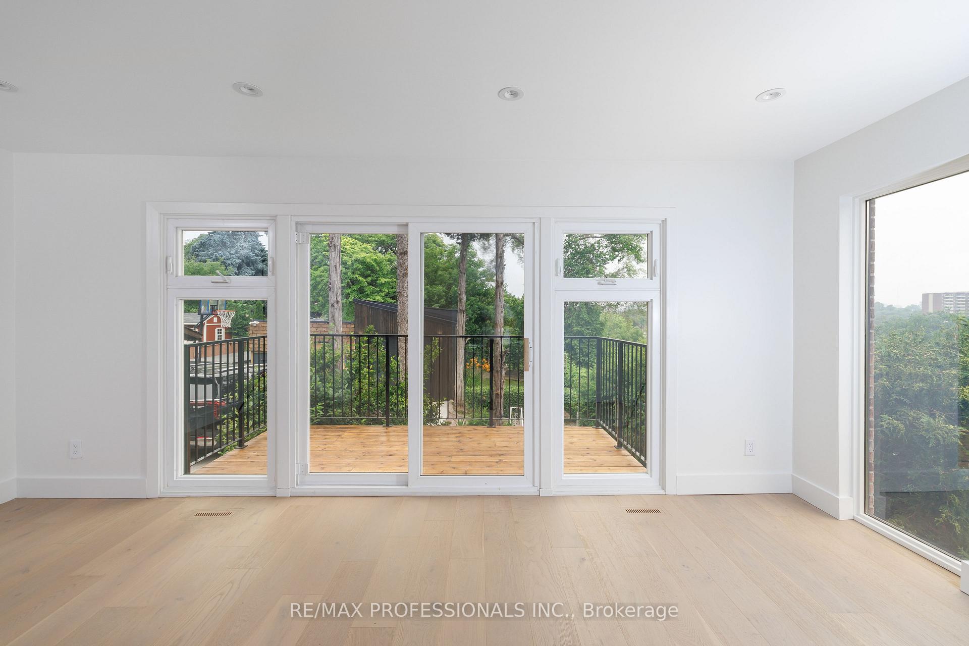 Photo 21 of 19 Arnold Avenue, Toronto, Rockcliffe-Smythe — HOMEH