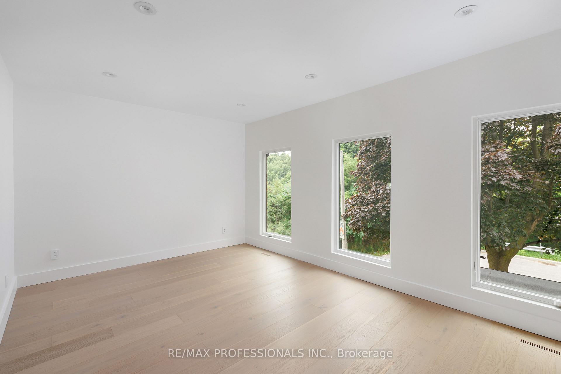Photo 26 of 19 Arnold Avenue, Toronto, Rockcliffe-Smythe — HOMEH
