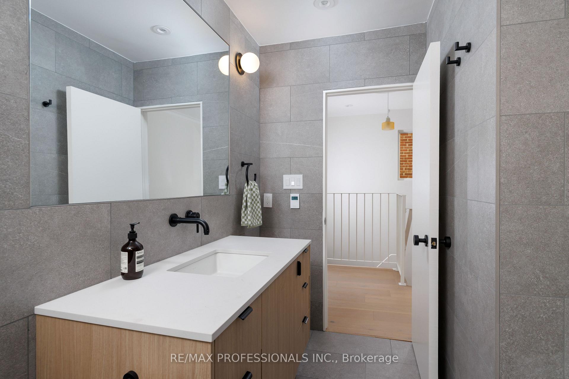 Photo 27 of 19 Arnold Avenue, Toronto, Rockcliffe-Smythe — HOMEH