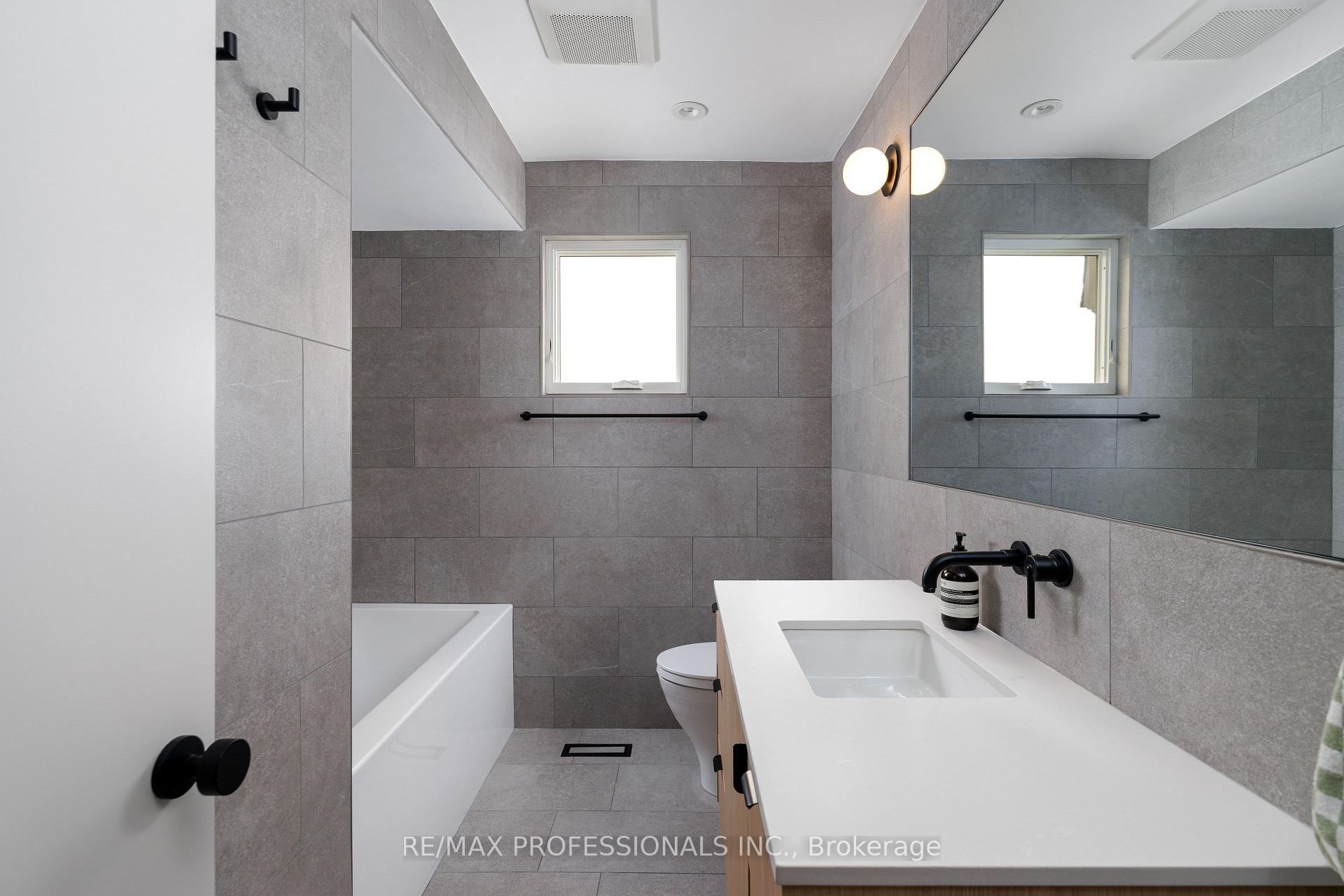 Photo 28 of 19 Arnold Avenue, Toronto, Rockcliffe-Smythe — HOMEH