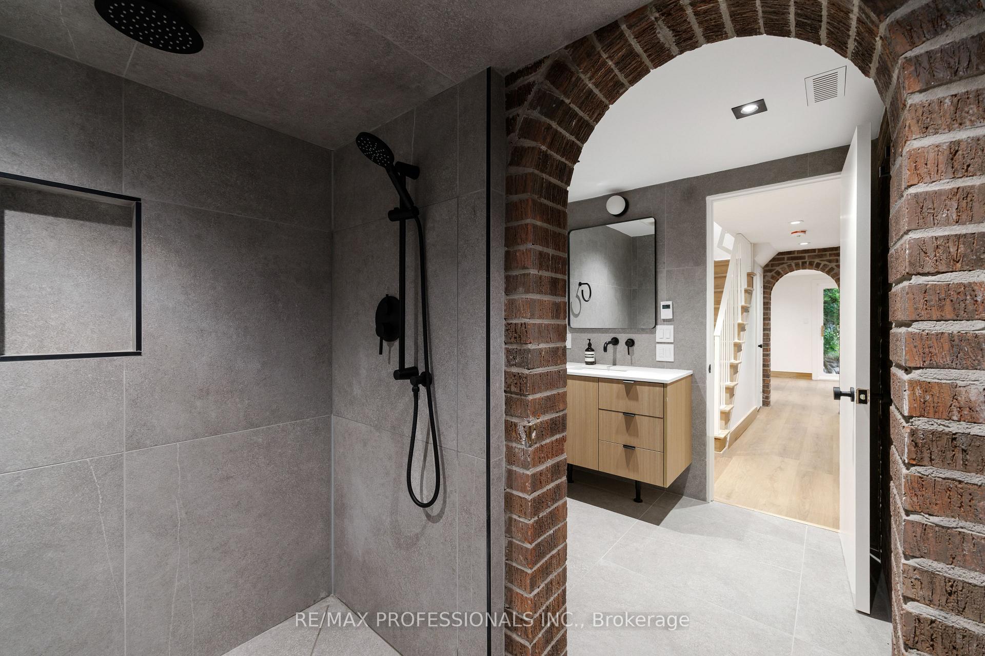 Photo 33 of 19 Arnold Avenue, Toronto, Rockcliffe-Smythe — HOMEH