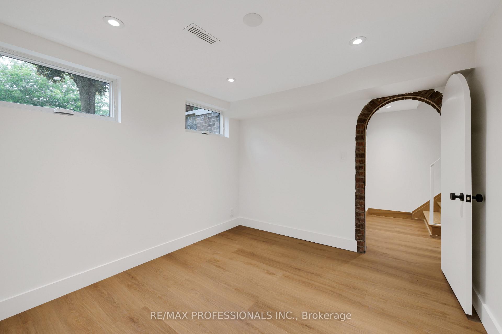 Photo 34 of 19 Arnold Avenue, Toronto, Rockcliffe-Smythe — HOMEH