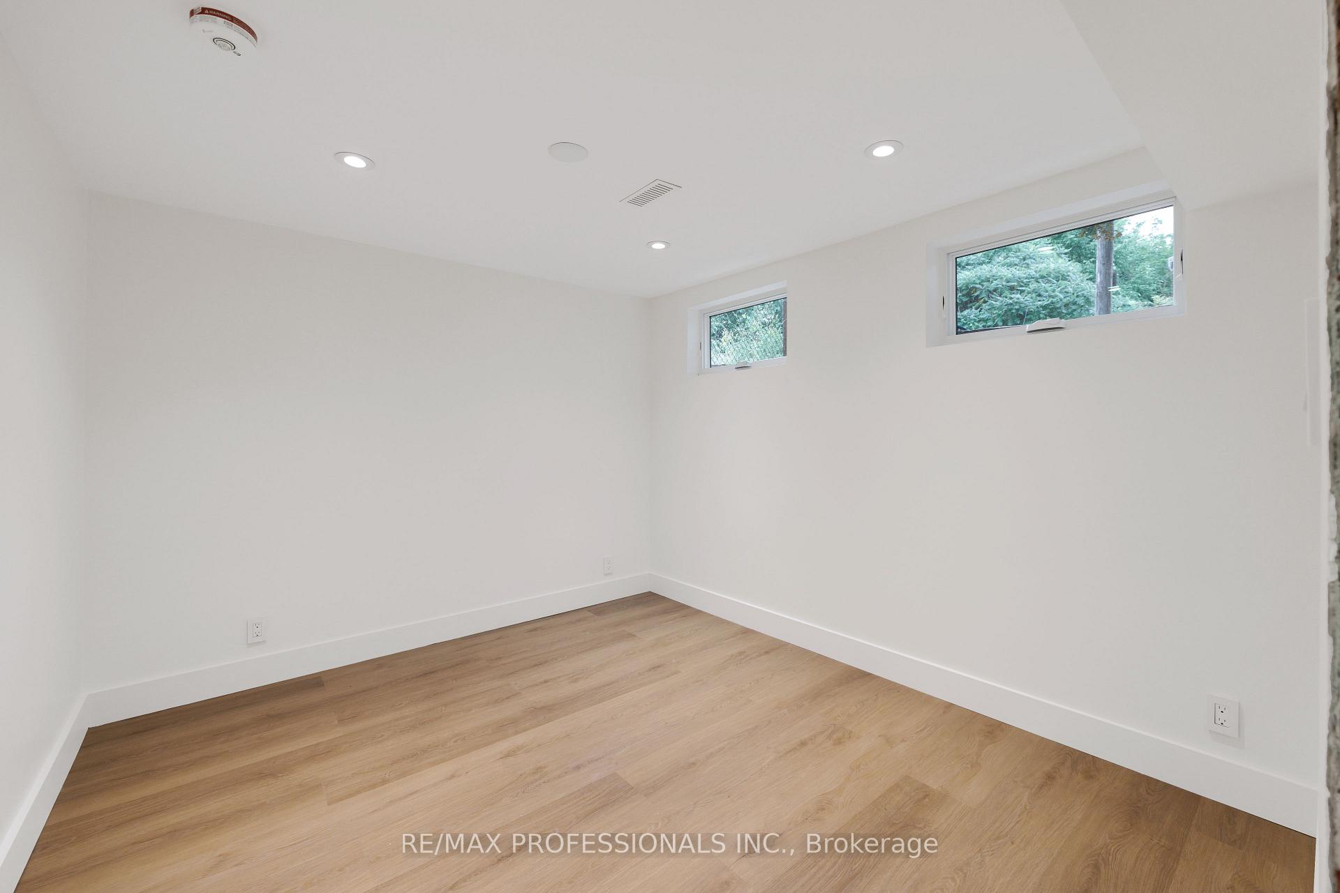 Photo 35 of 19 Arnold Avenue, Toronto, Rockcliffe-Smythe — HOMEH