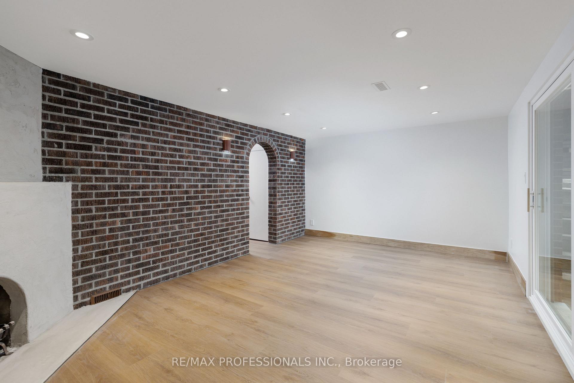 Photo 37 of 19 Arnold Avenue, Toronto, Rockcliffe-Smythe — HOMEH