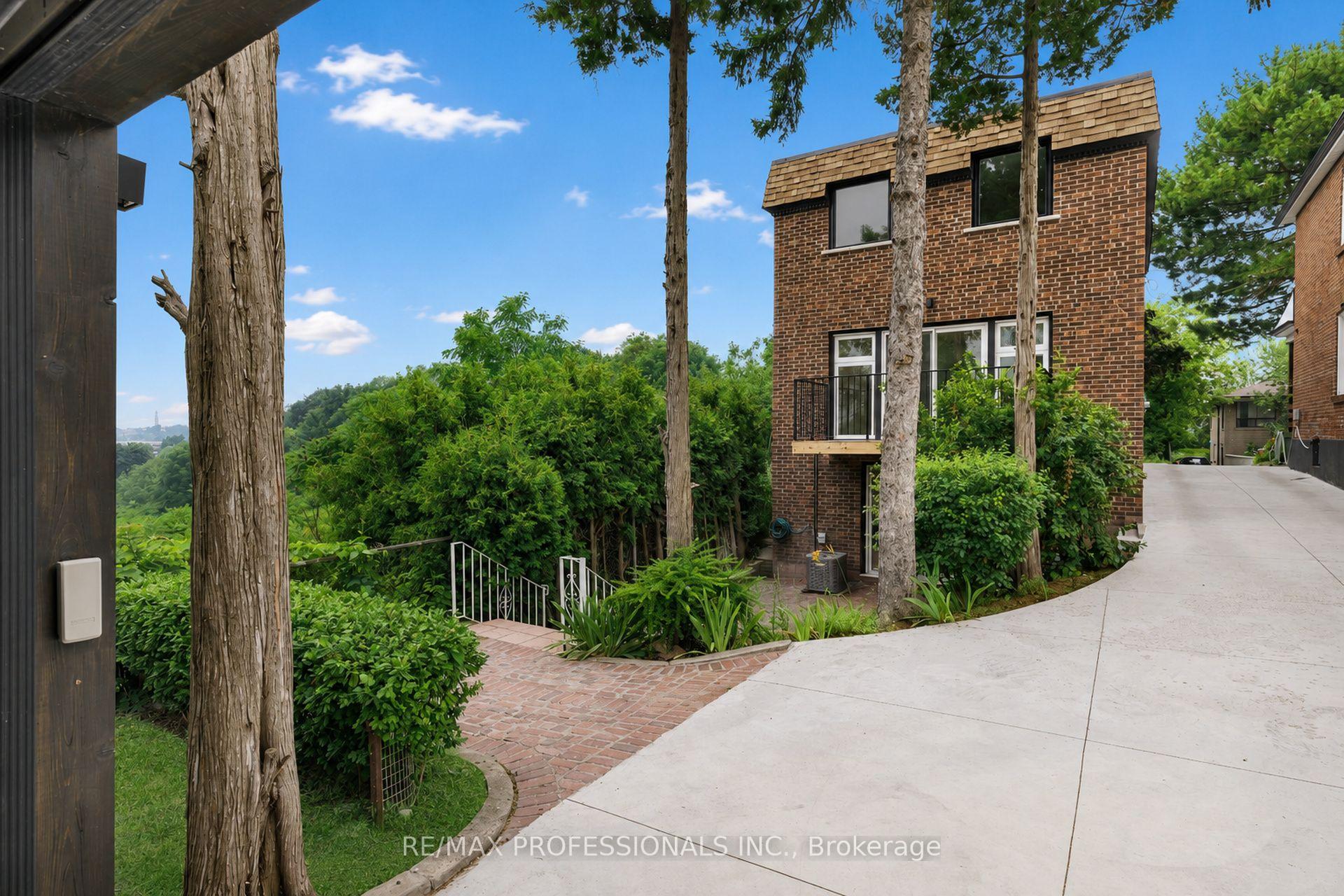 Photo 38 of 19 Arnold Avenue, Toronto, Rockcliffe-Smythe — HOMEH