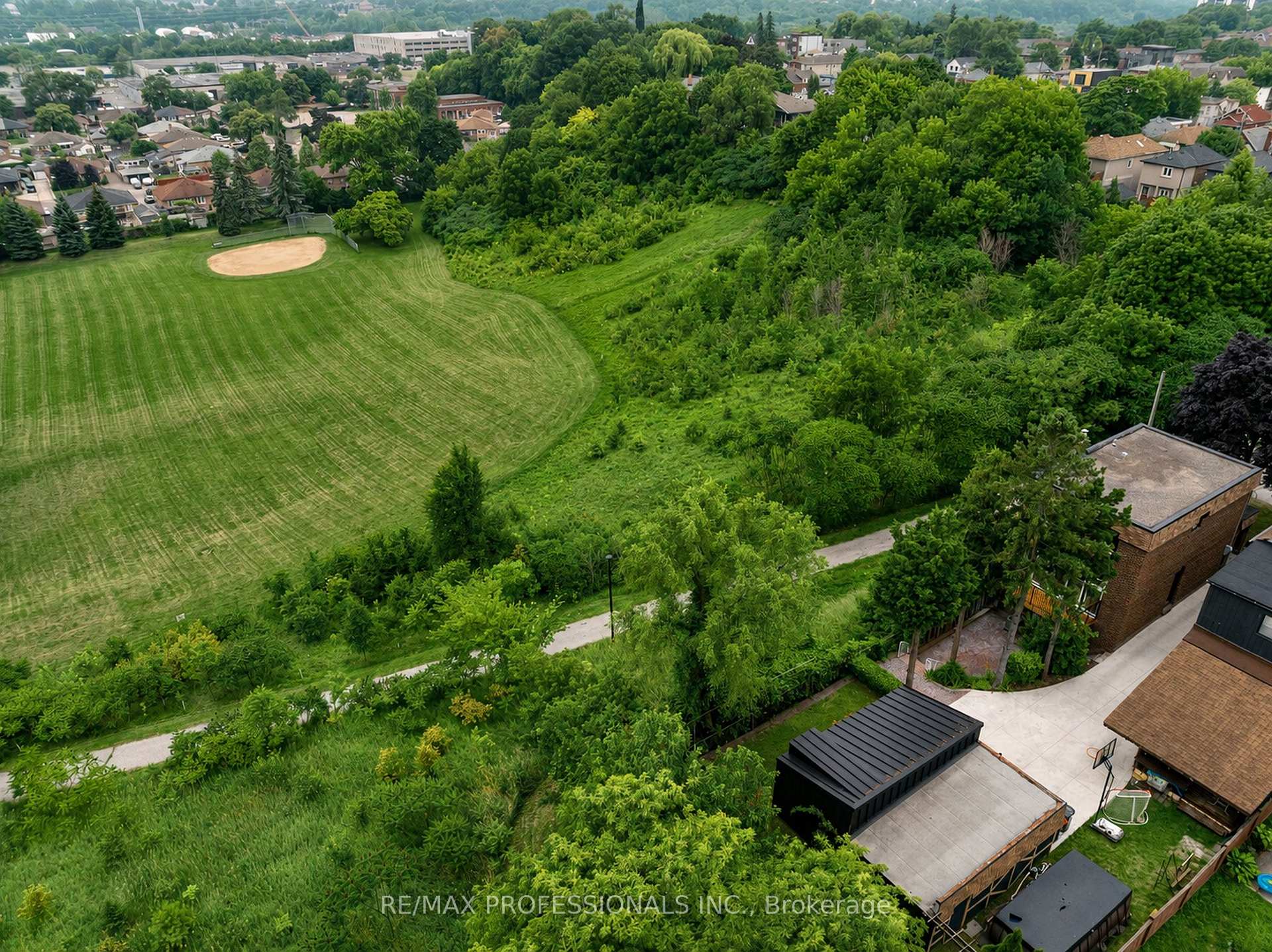 Photo 40 of 19 Arnold Avenue, Toronto, Rockcliffe-Smythe — HOMEH