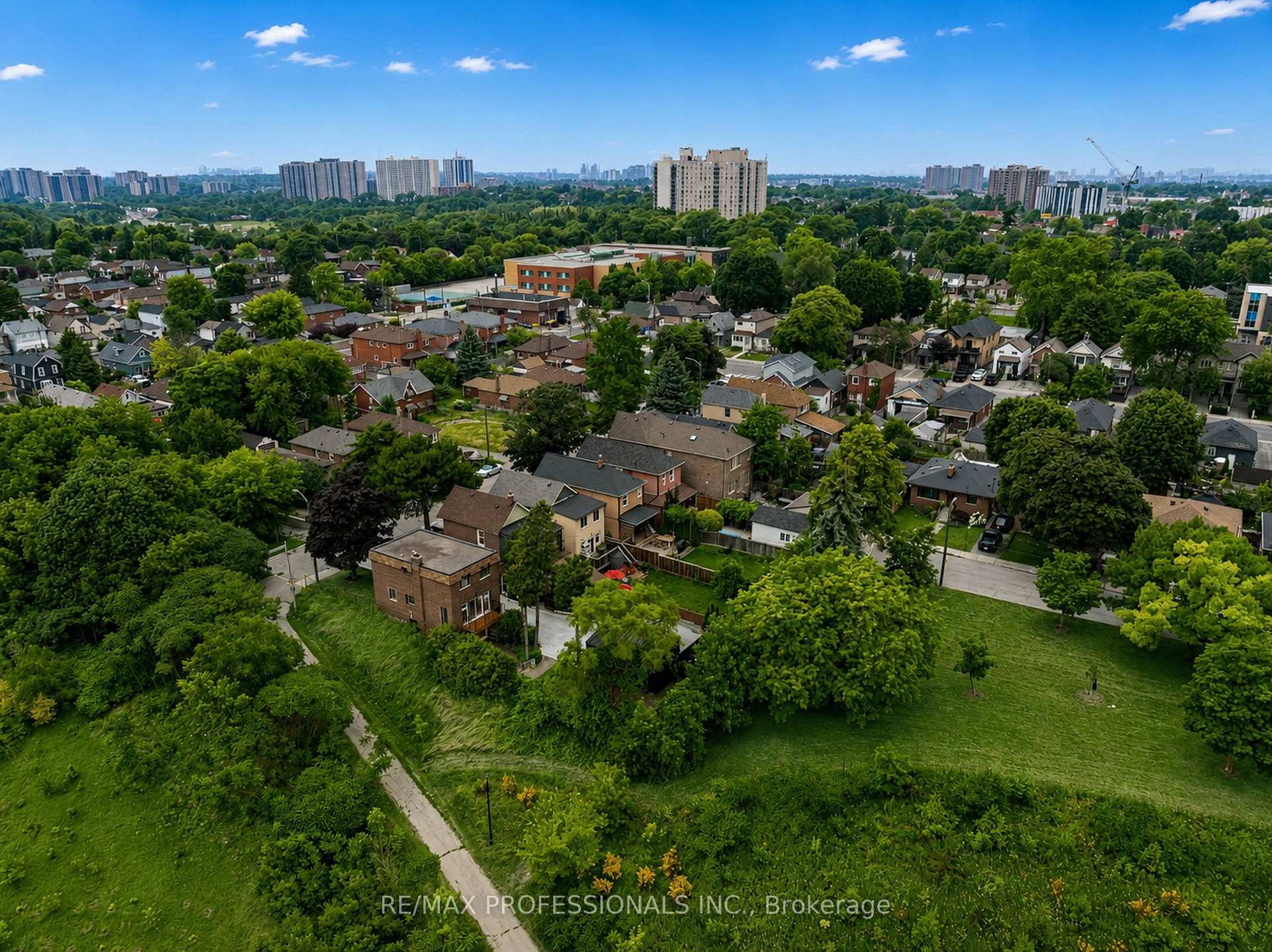 Photo 41 of 19 Arnold Avenue, Toronto, Rockcliffe-Smythe — HOMEH