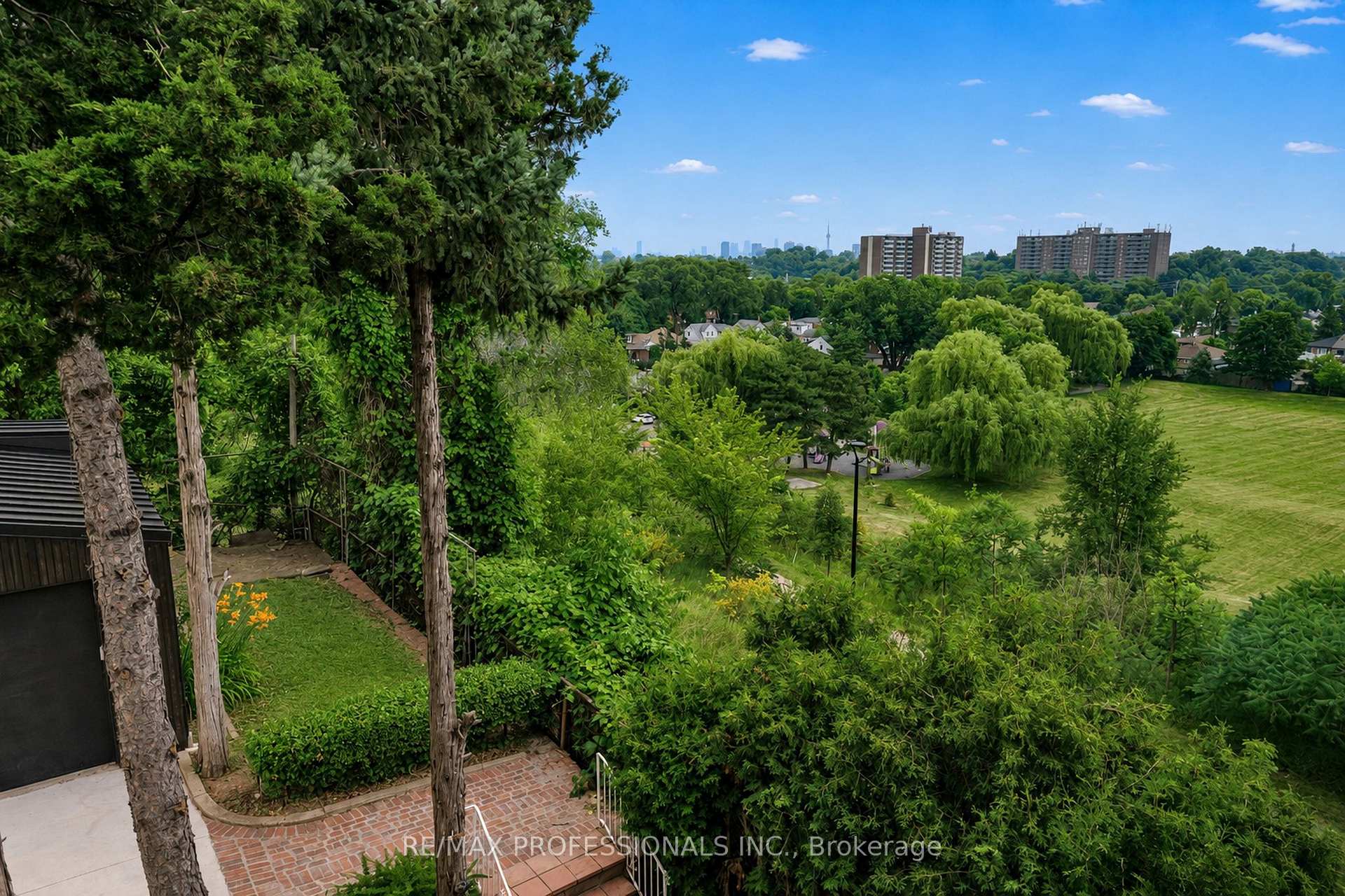Photo 43 of 19 Arnold Avenue, Toronto, Rockcliffe-Smythe — HOMEH