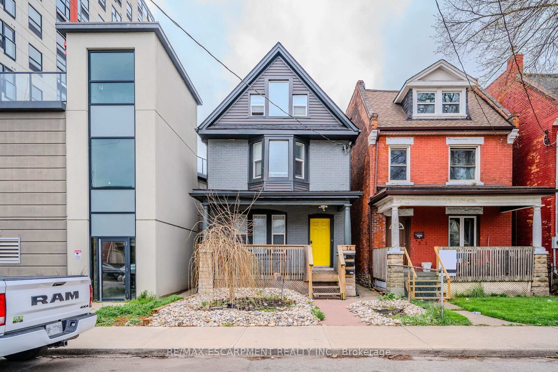Front of Unit 1-Lower Lvl, 74 Cathcart Street