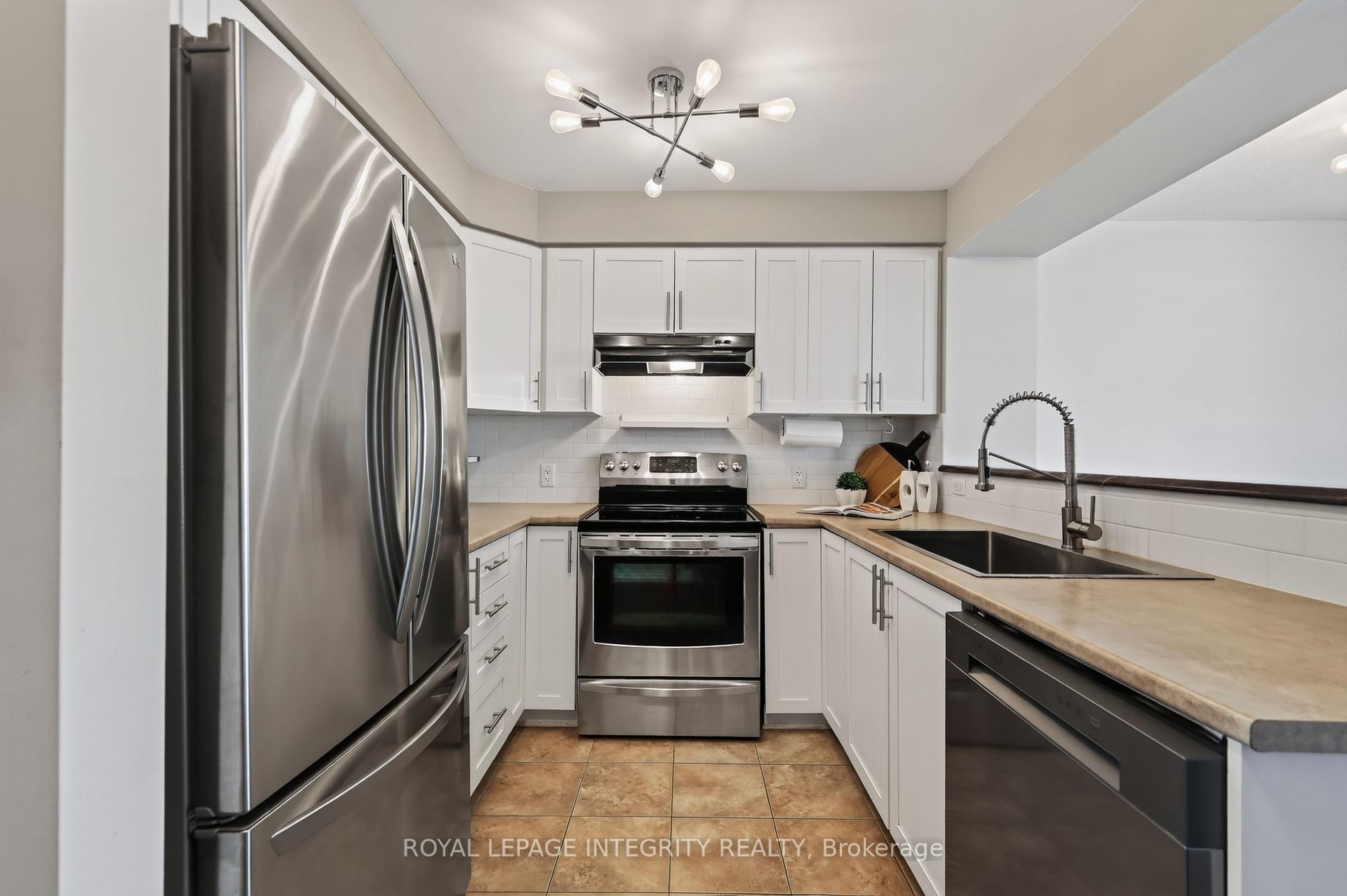 Photo 5 of 635 Reardon Private, Ottawa, Heron Gate/Industrial Park — HOMEH