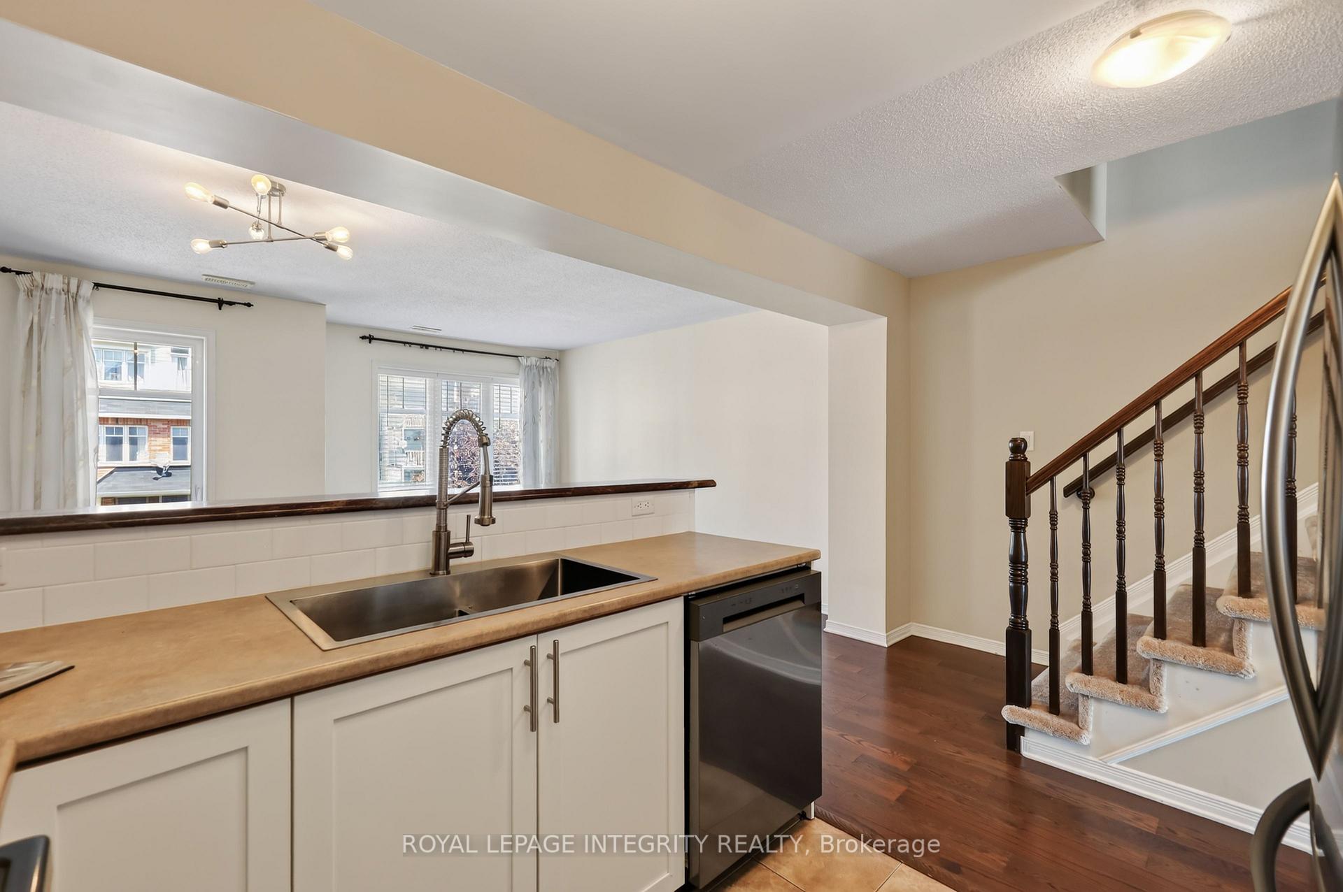 Photo 6 of 635 Reardon Private, Ottawa, Heron Gate/Industrial Park — HOMEH