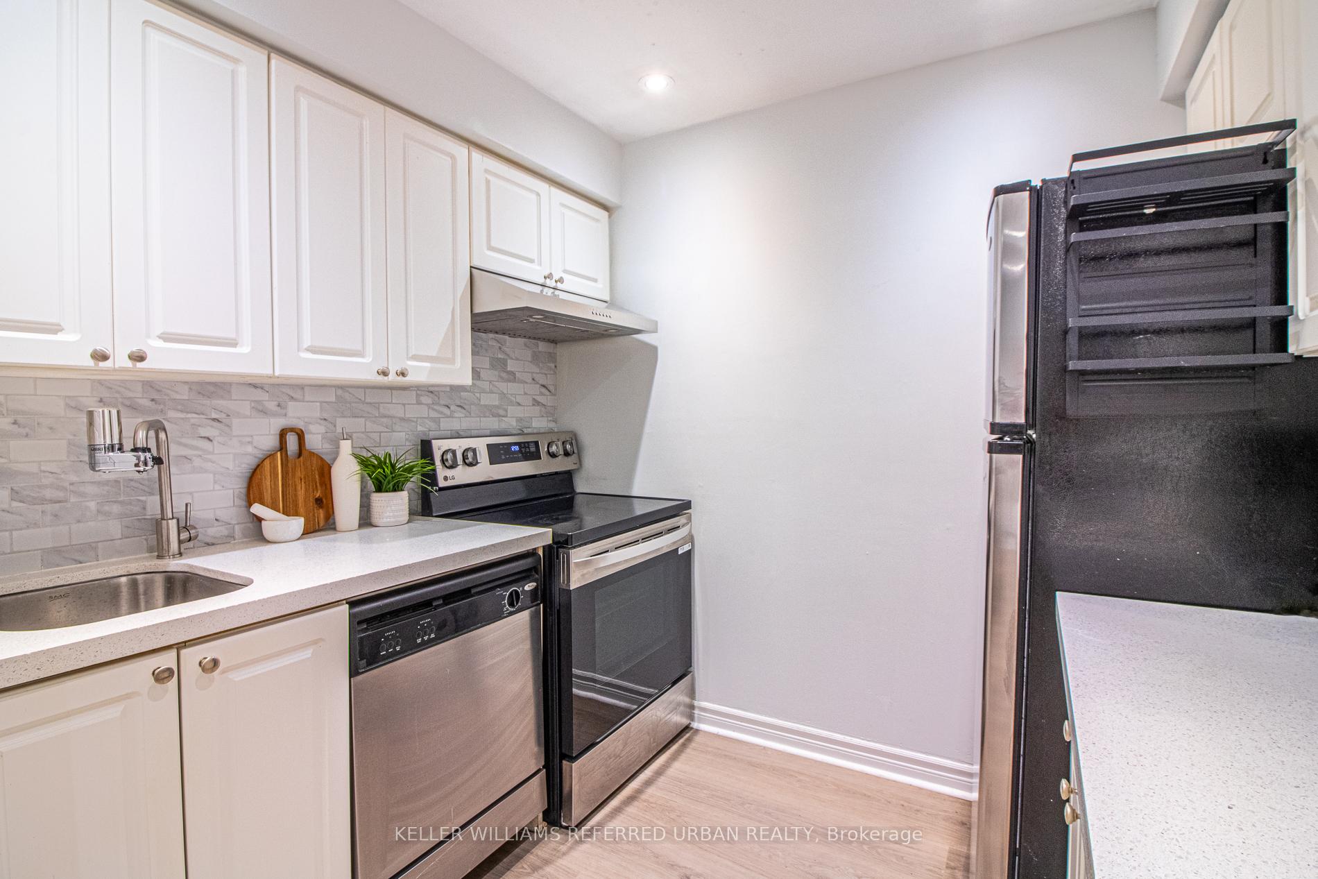 Photo 13 of 60 Springfair Avenue, Aurora, Aurora Village — HOMEH