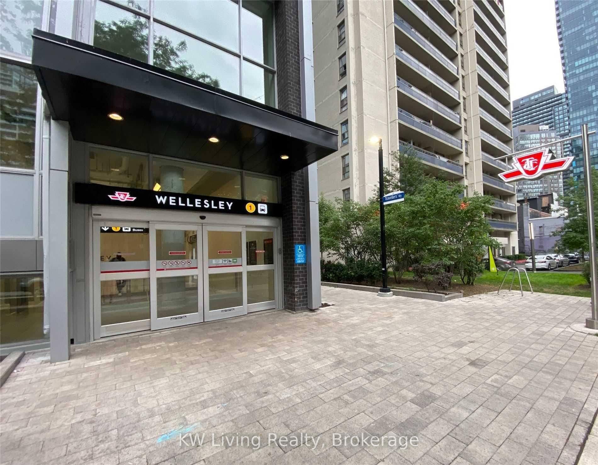 Photo 4 of Unit 501, 17 Dundonald Street, Toronto, Church-Yonge Corridor — HOMEH