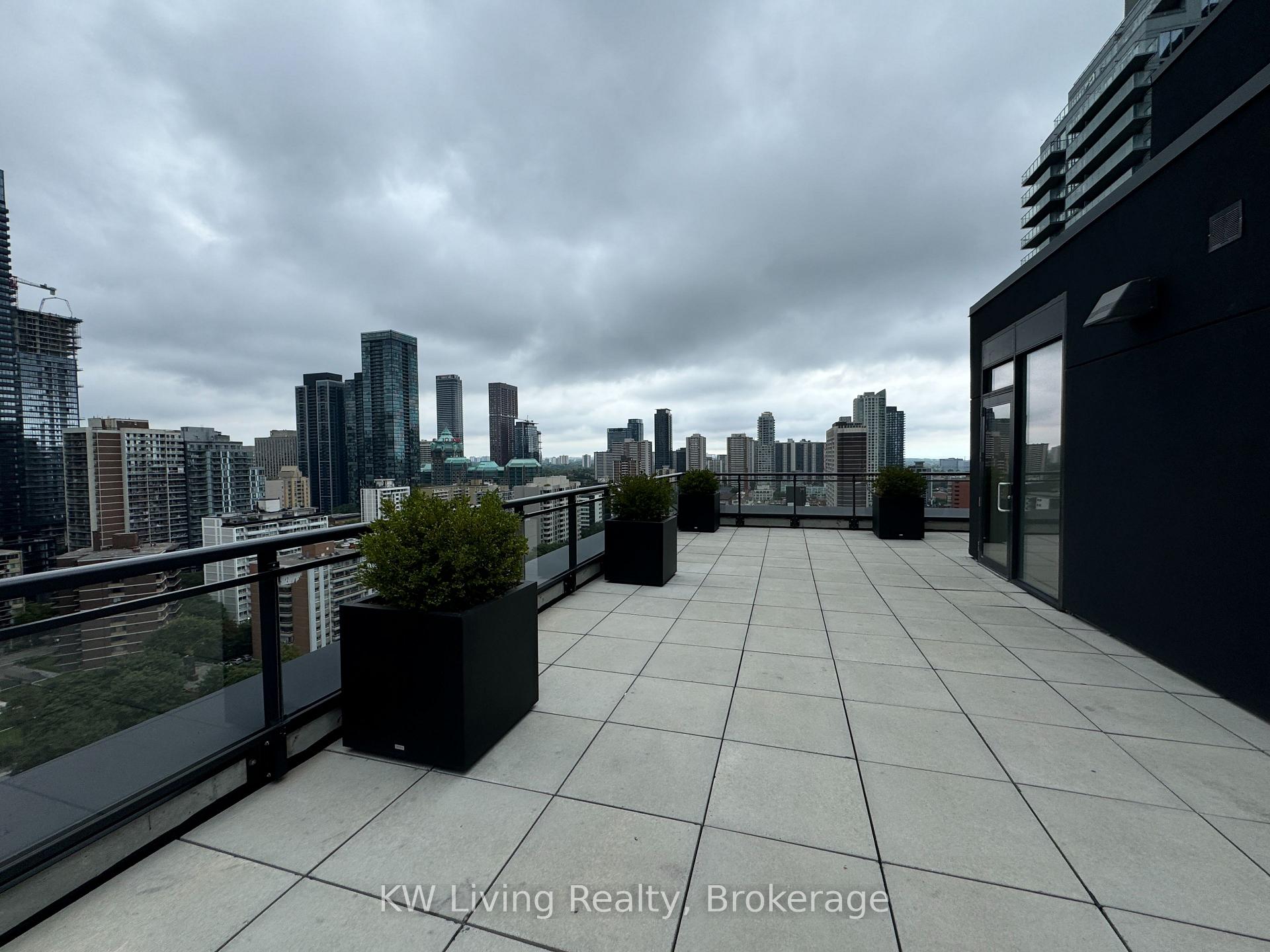 Photo 9 of Unit 501, 17 Dundonald Street, Toronto, Church-Yonge Corridor — HOMEH