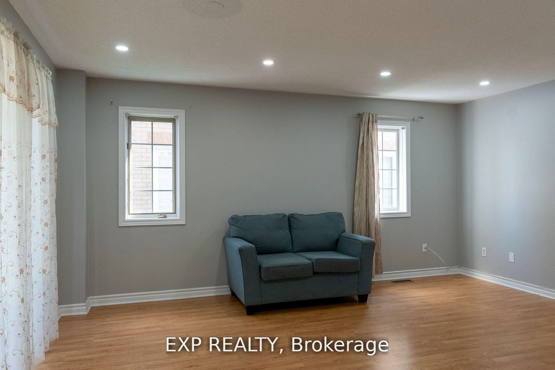 Photo 2 of 65 Quail Feather Crescent, Brampton, Sandringham-Wellington — HOMEH