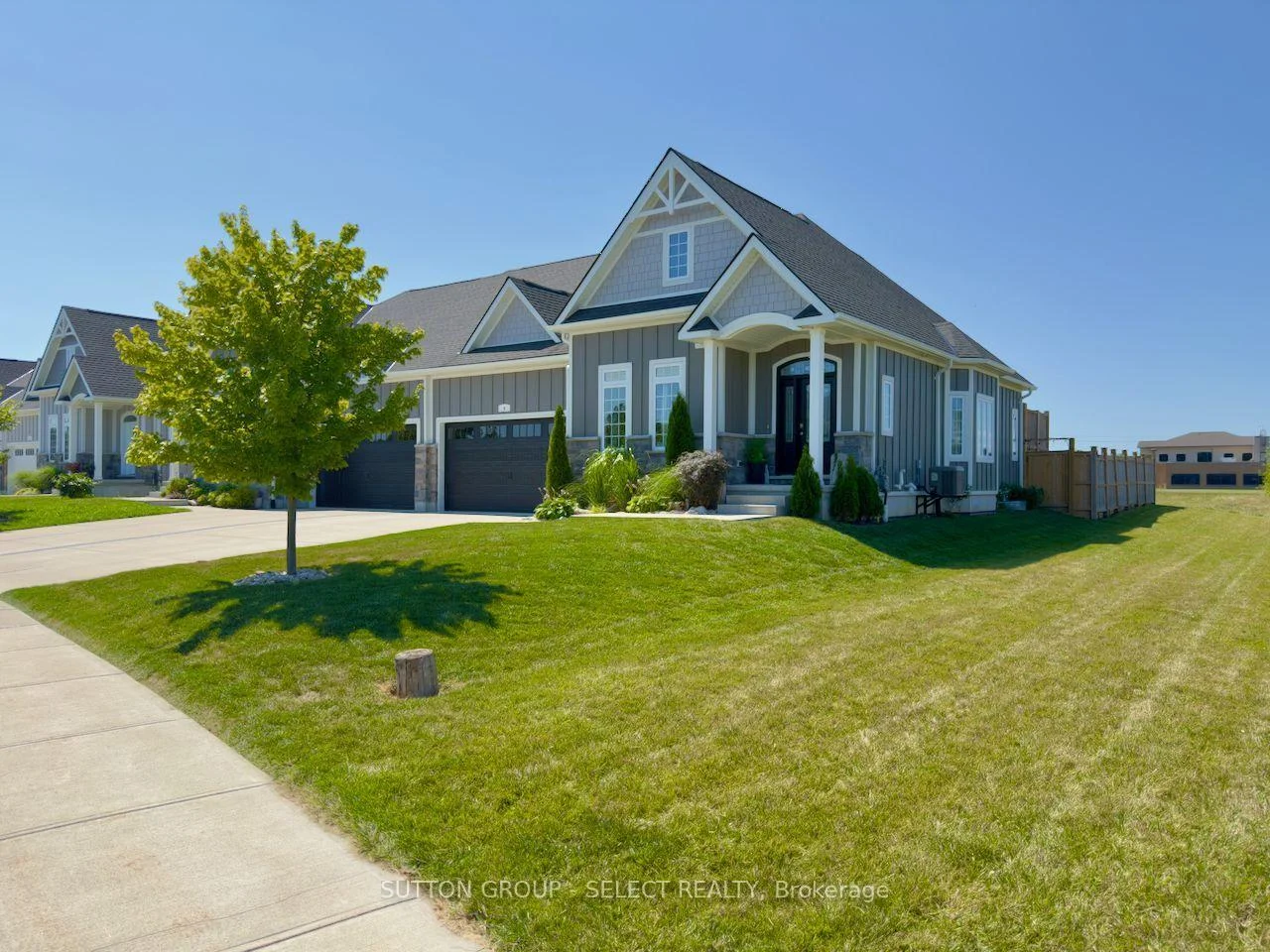 Photo 2 of 4 Brooklawn Drive, Lambton Shores, Grand Bend — HOMEH